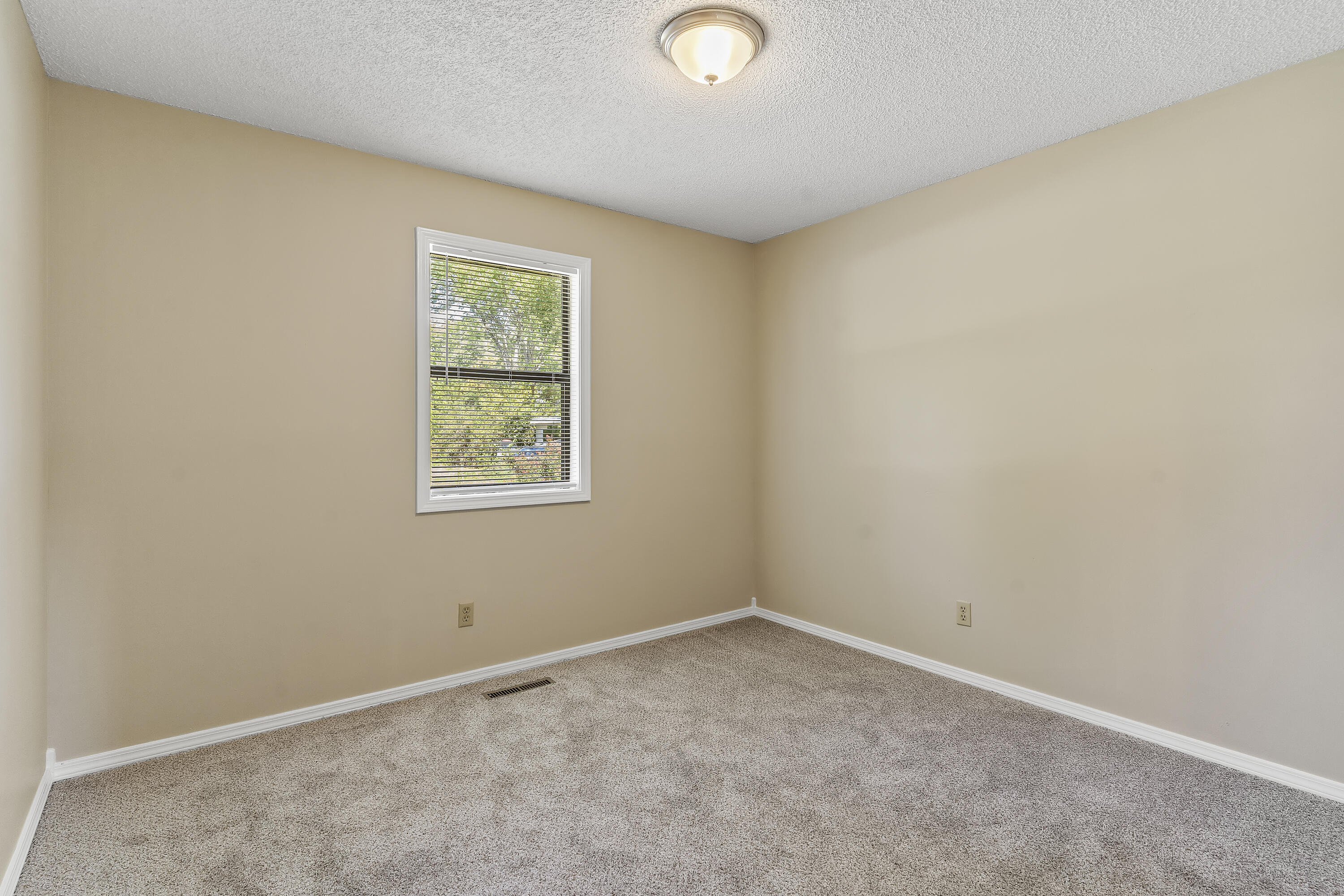 400 East Elm Street Property Photo 21