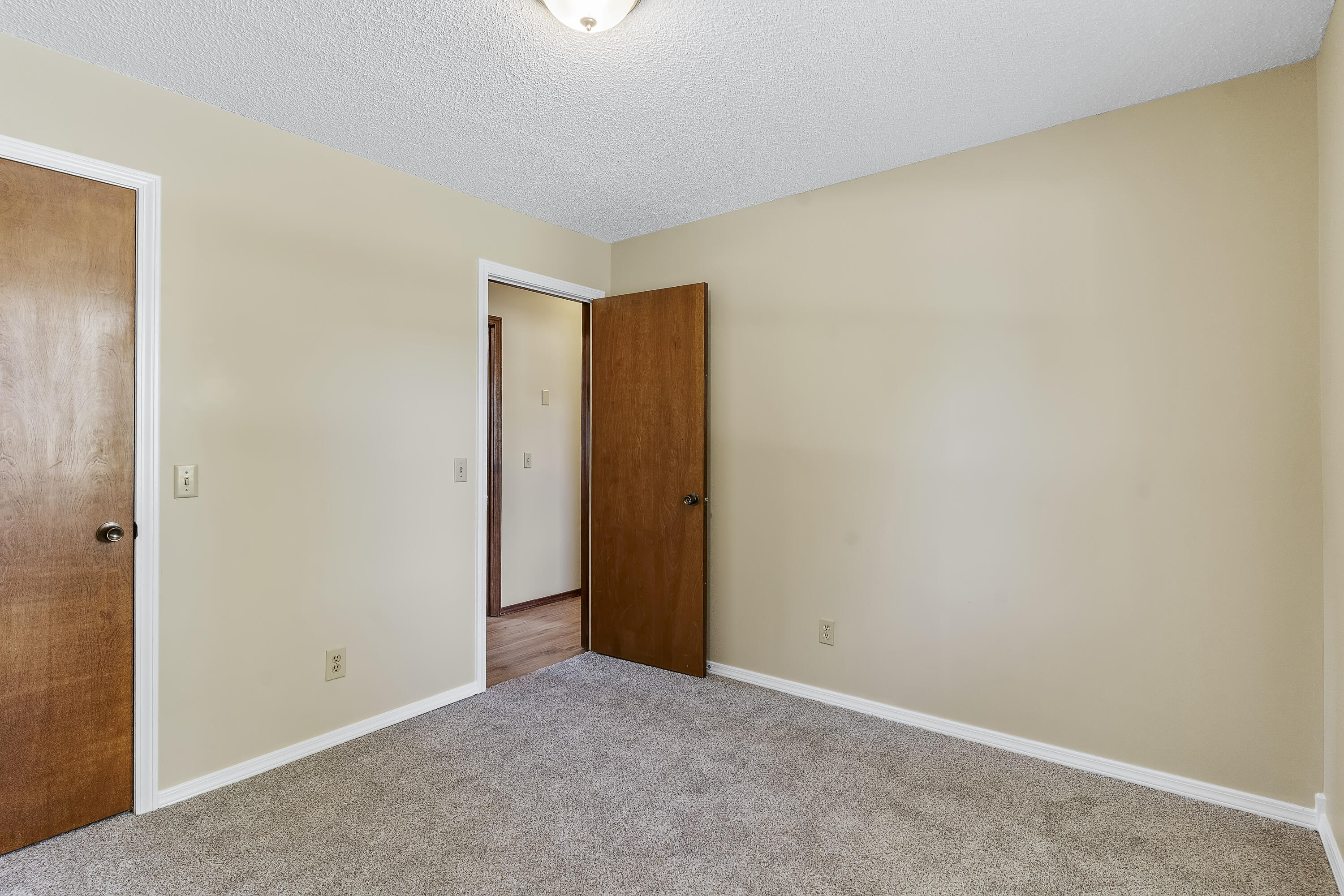 400 East Elm Street Property Photo 22