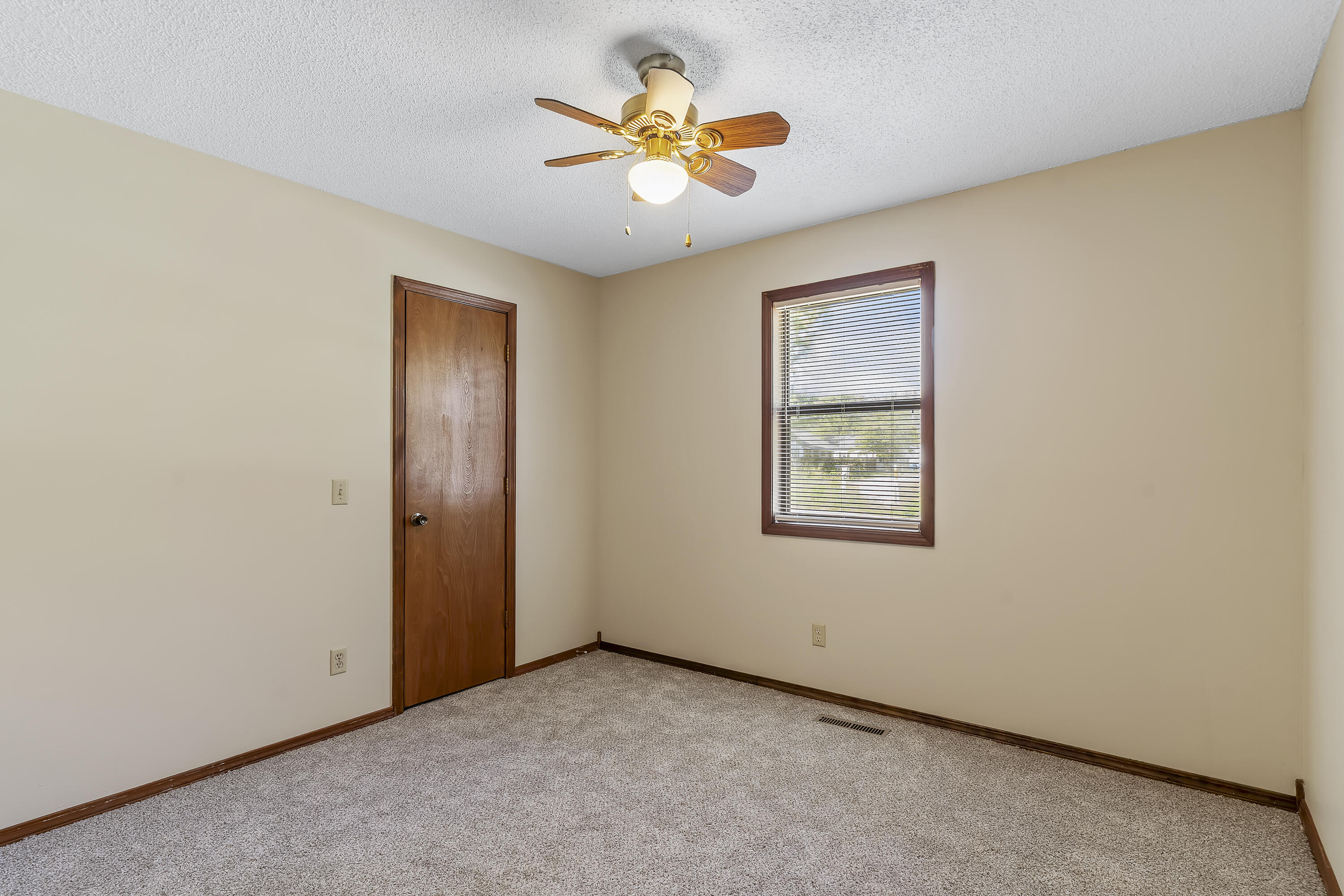 400 East Elm Street Property Photo 23