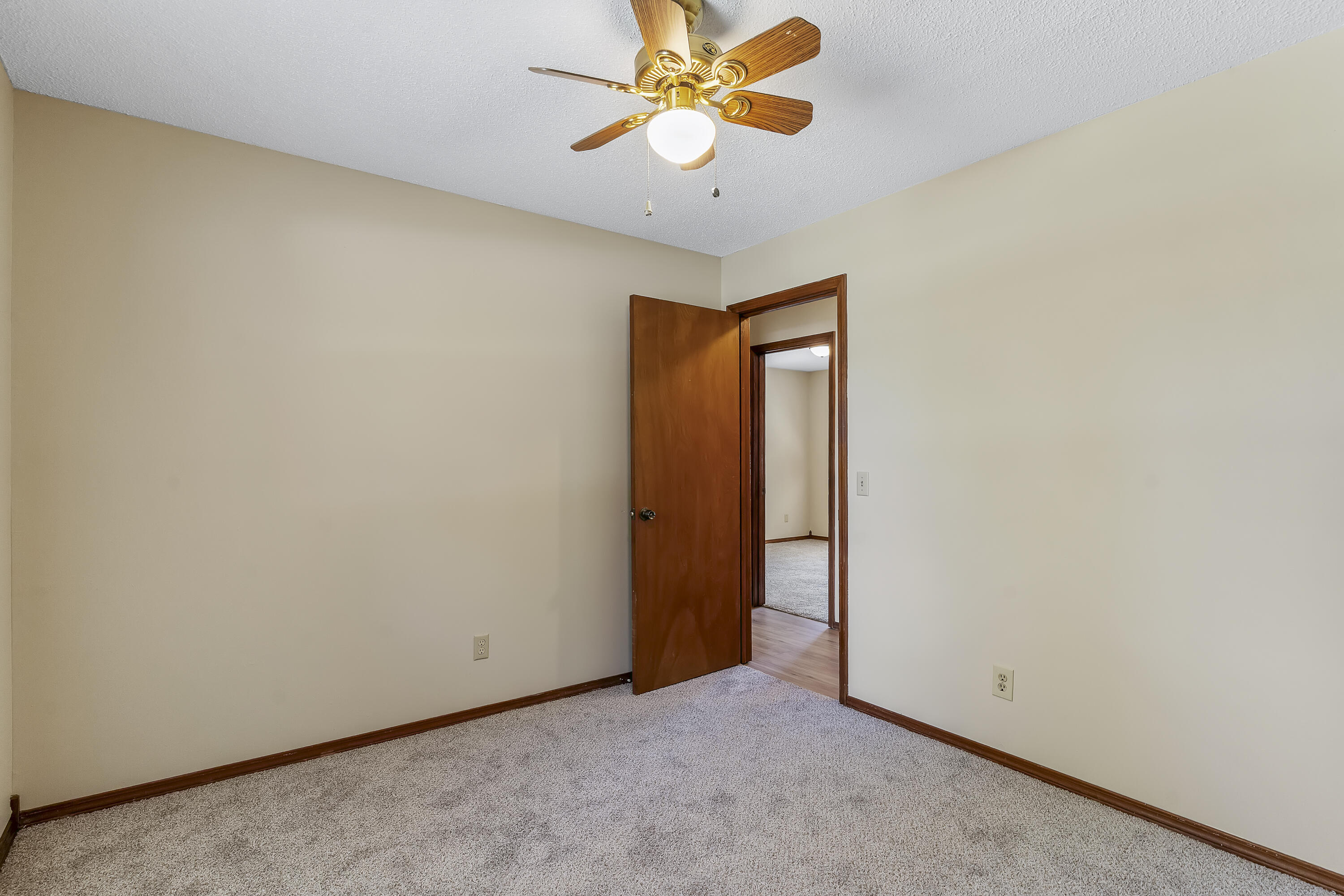 400 East Elm Street Property Photo 24