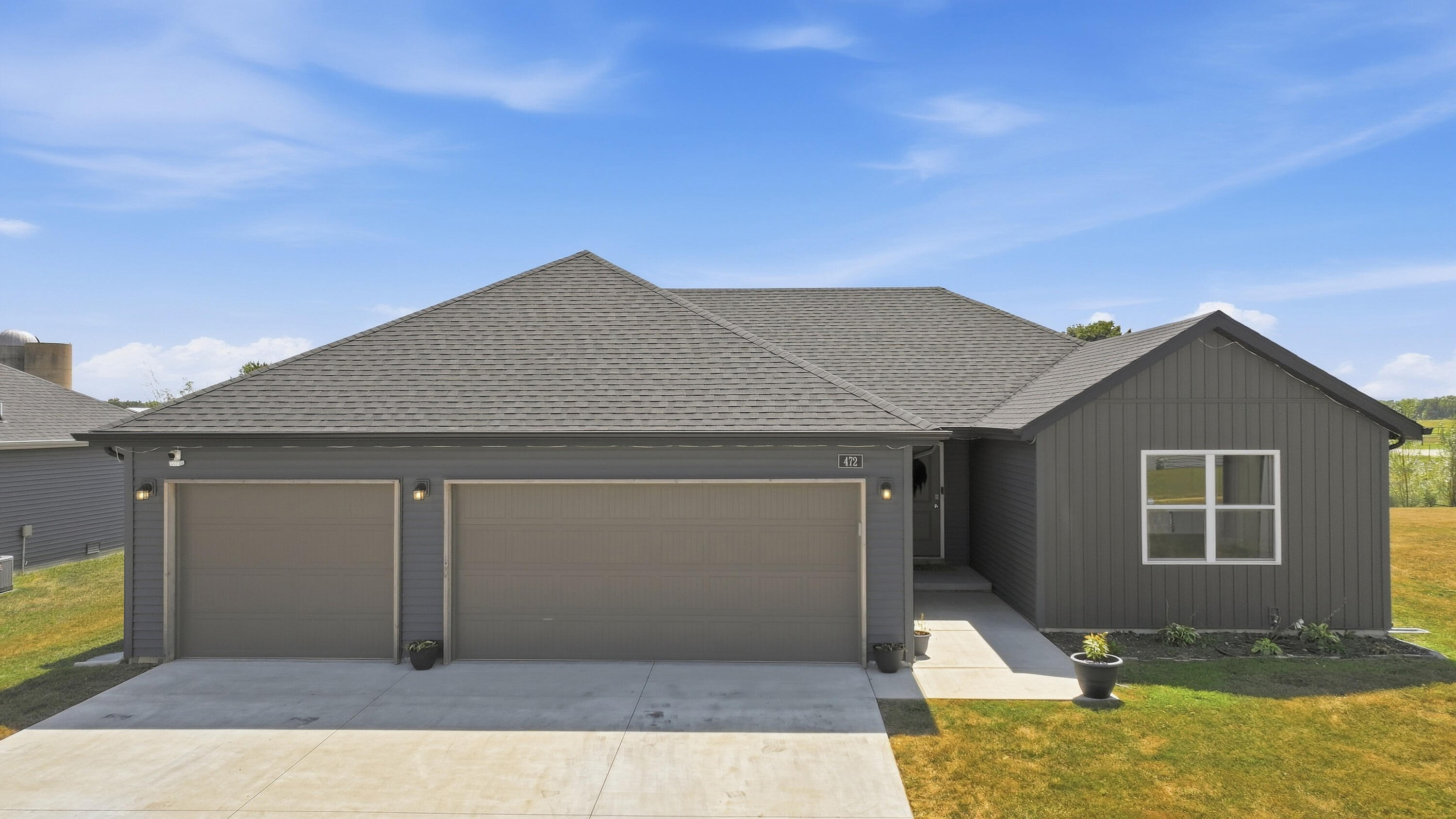 472 West Ledgestone Drive Property Photo 1