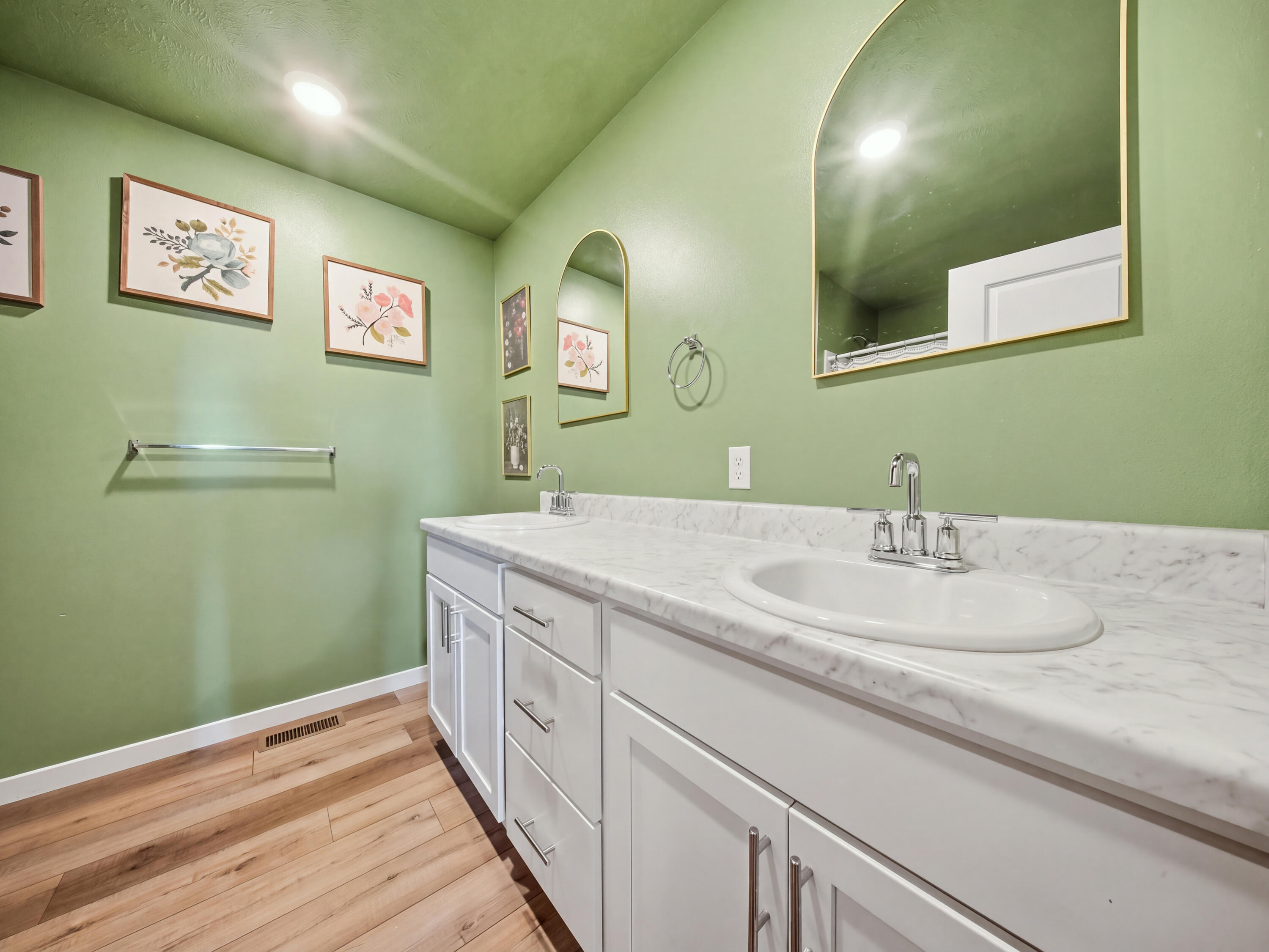472 West Ledgestone Drive Property Photo 19