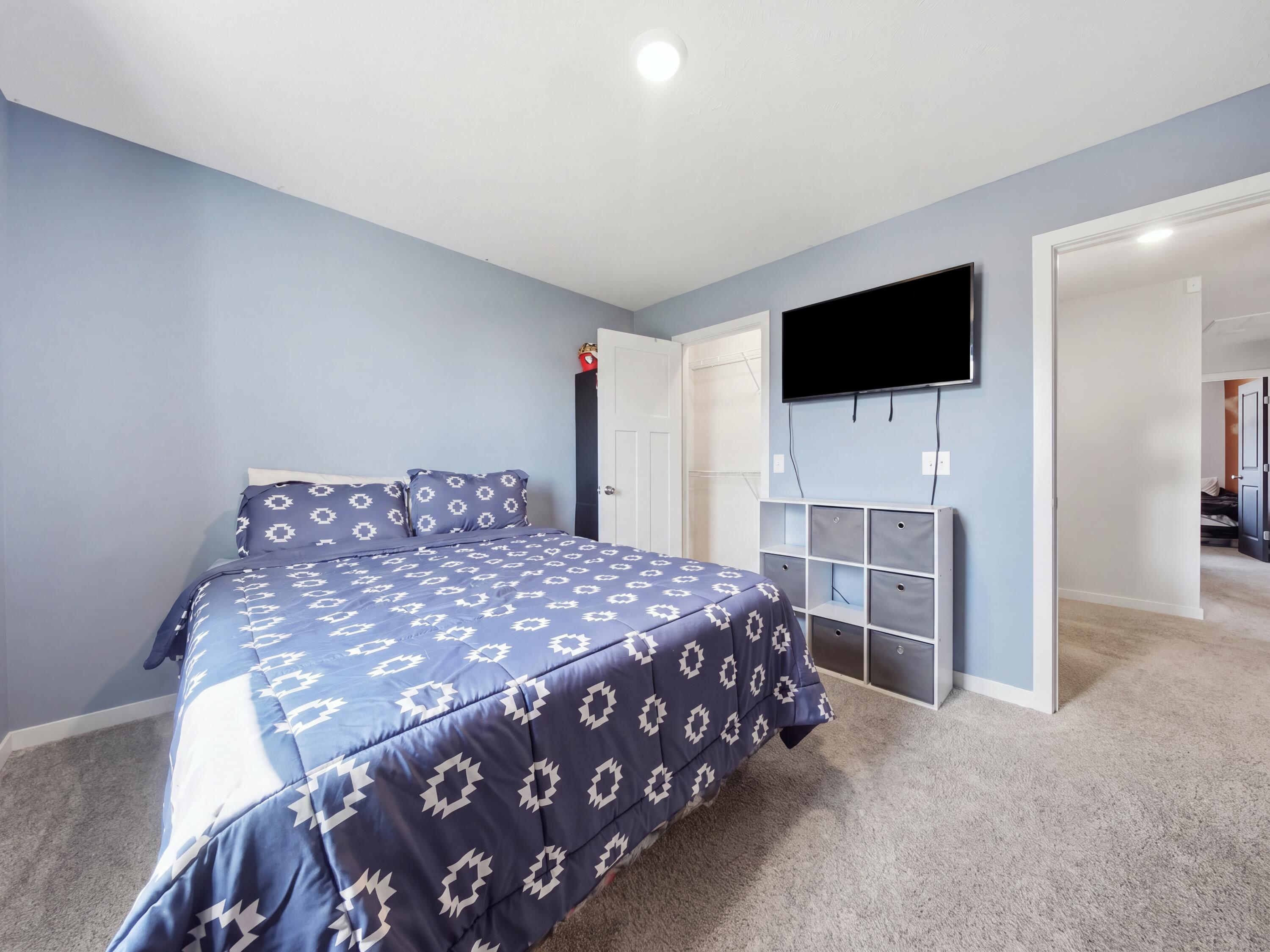 472 West Ledgestone Drive Property Photo 27