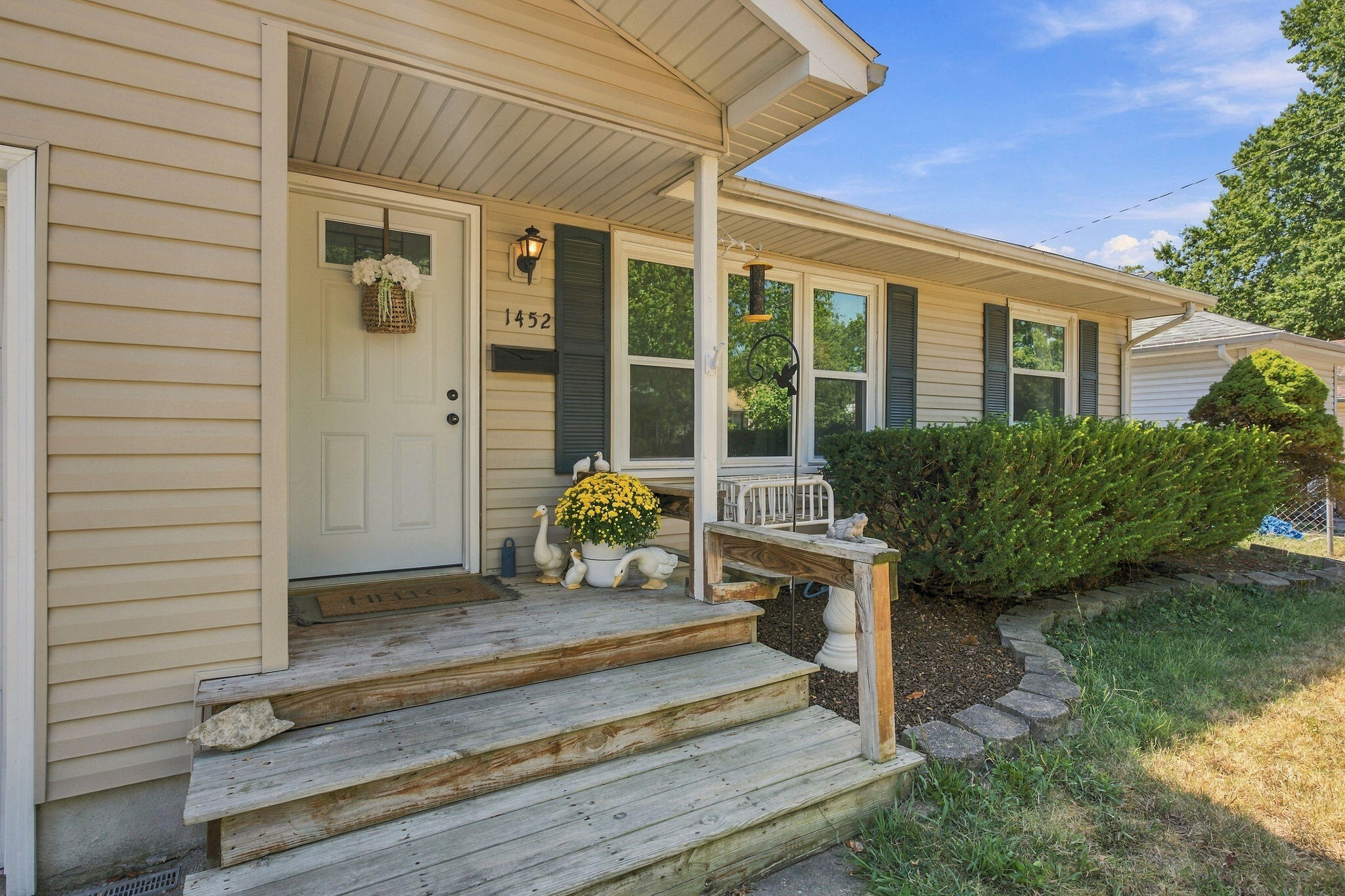 1452 East Lindberg Street Property Photo 2