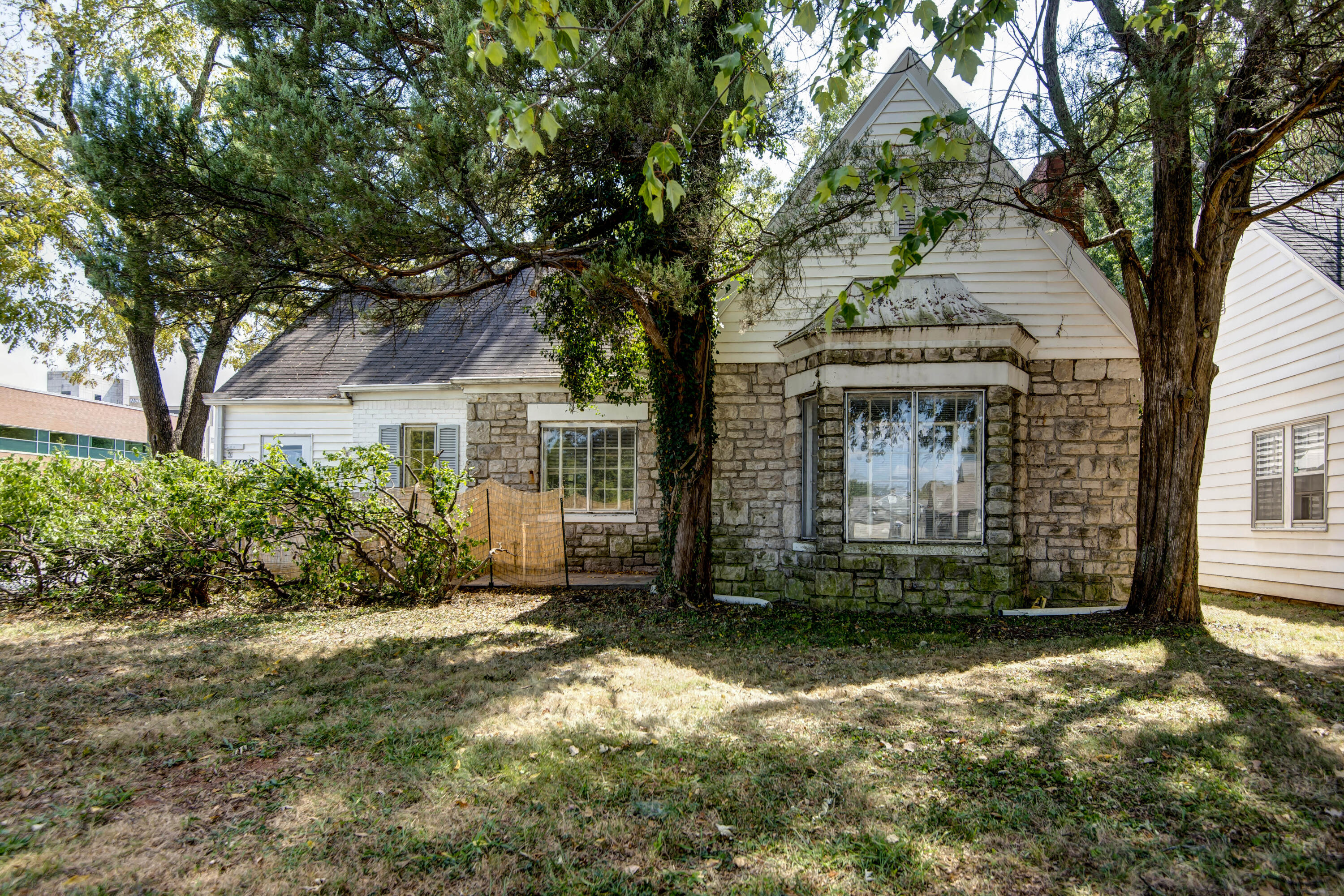 1126 East Sunshine Street Property Photo 1