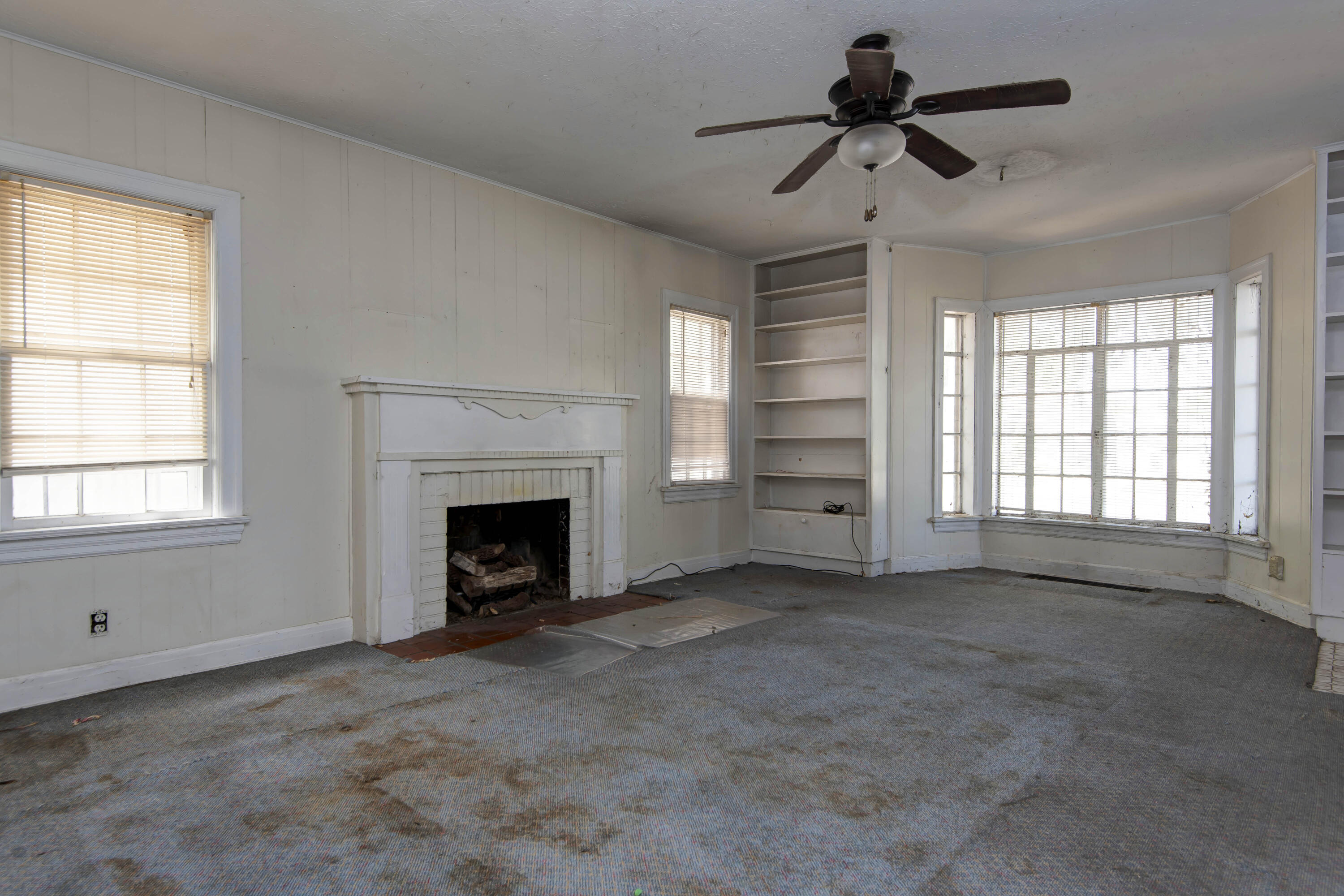 1126 East Sunshine Street Property Photo 7