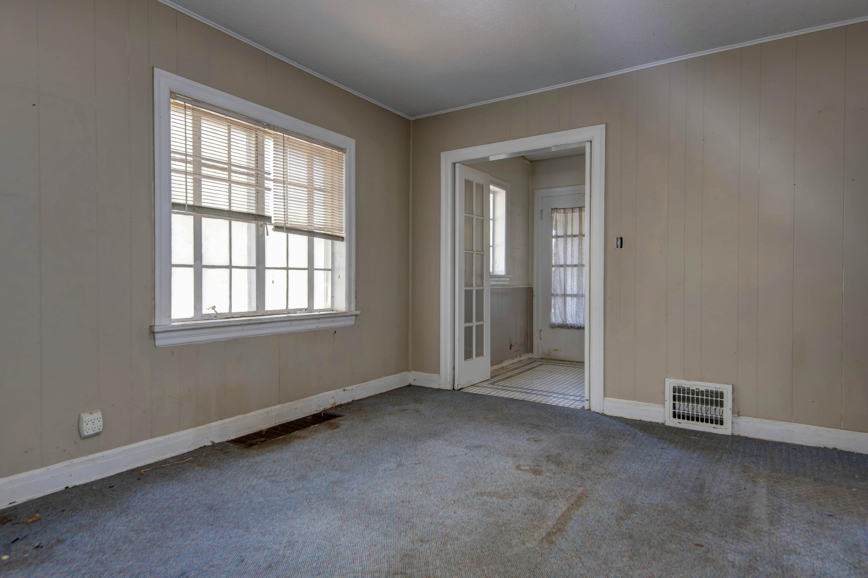1126 East Sunshine Street Property Photo 14