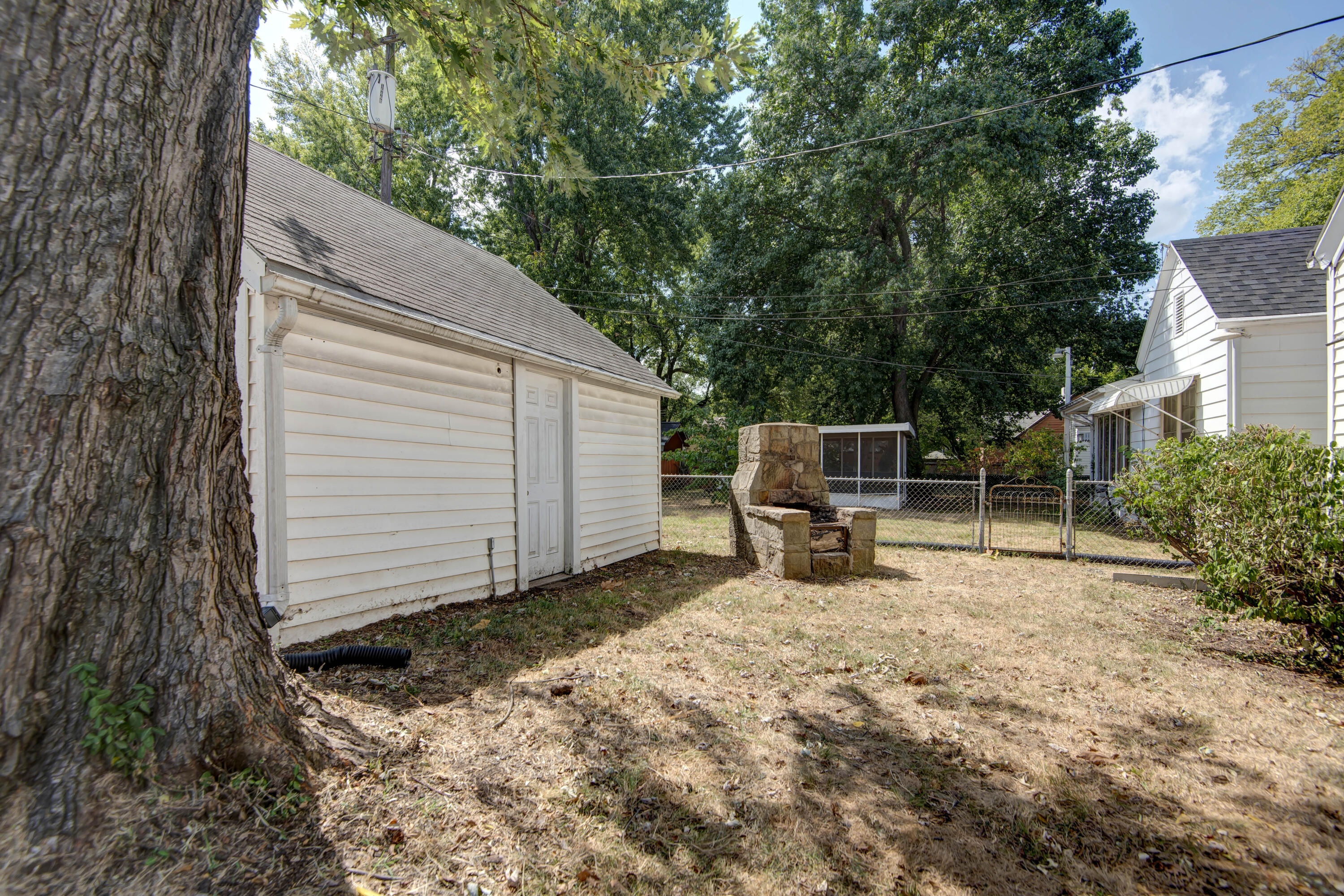 1126 East Sunshine Street Property Photo 20