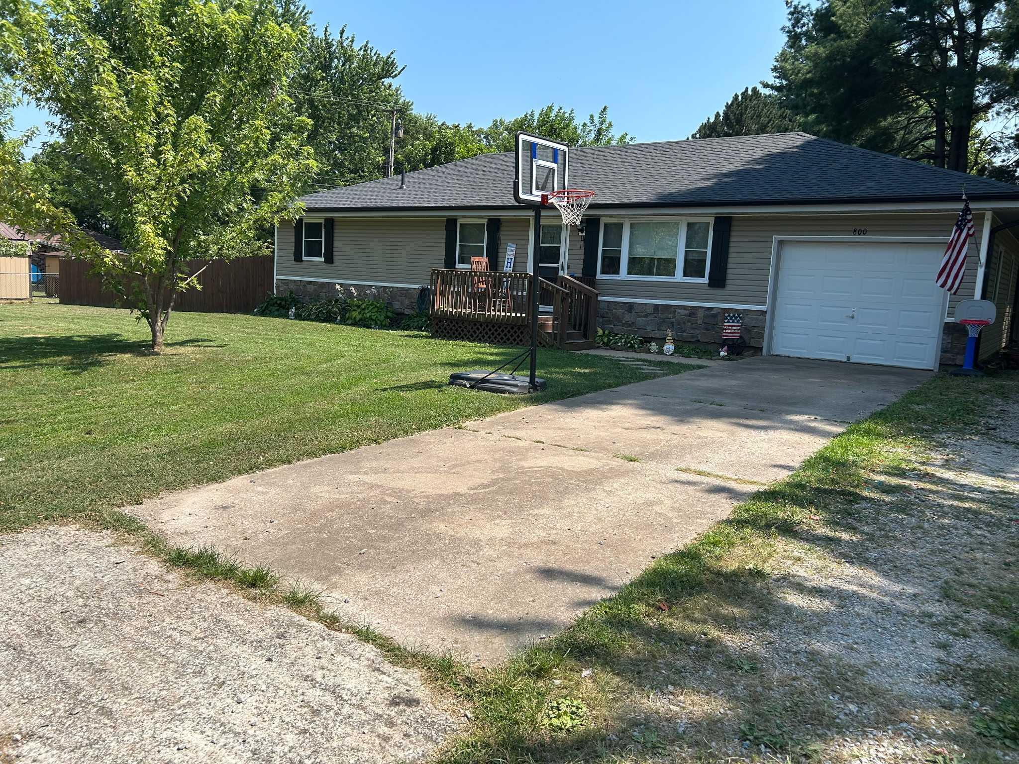 800 East Pearl Street Property Photo 1