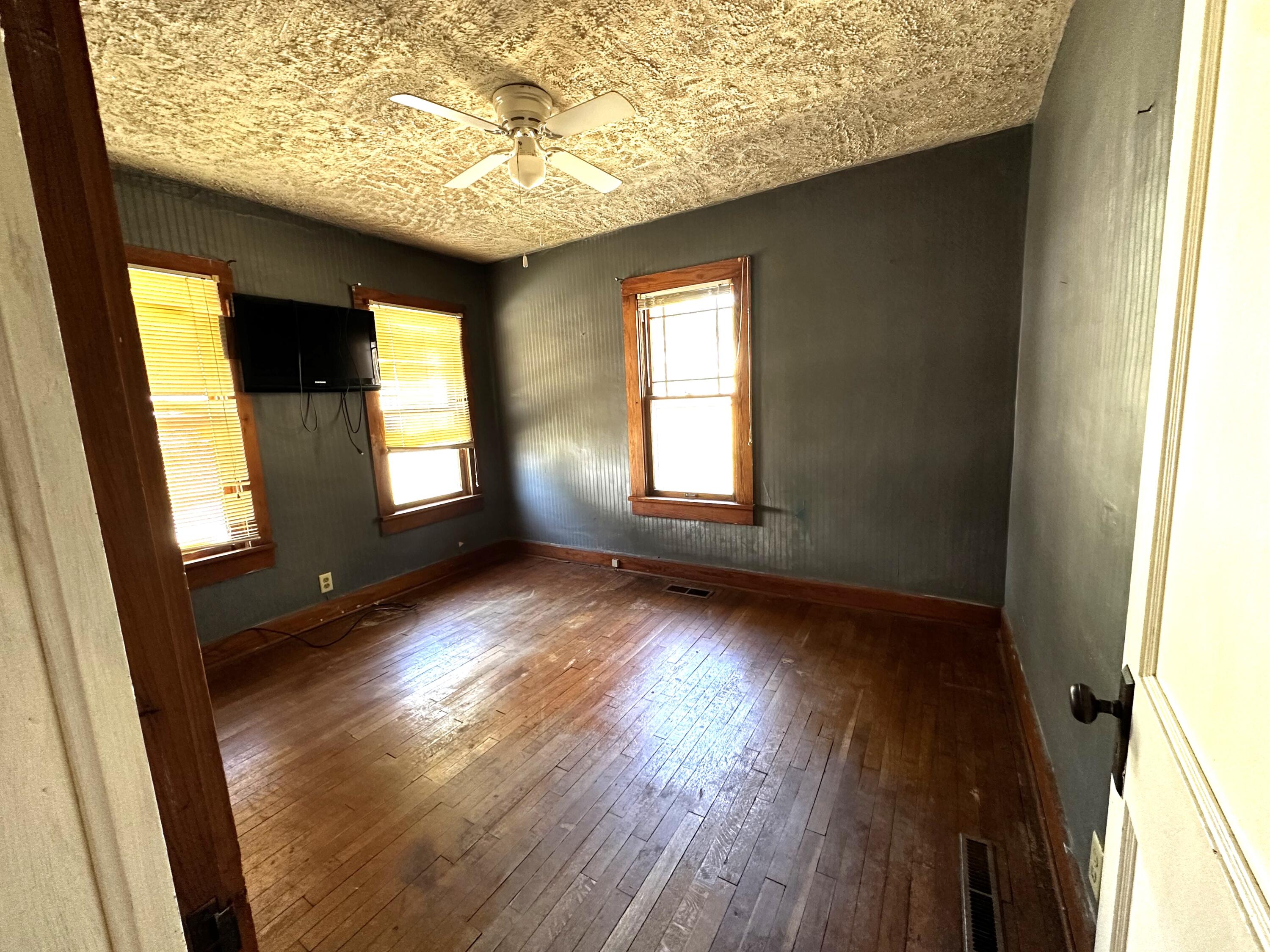 309 West 14th Street Property Photo 7