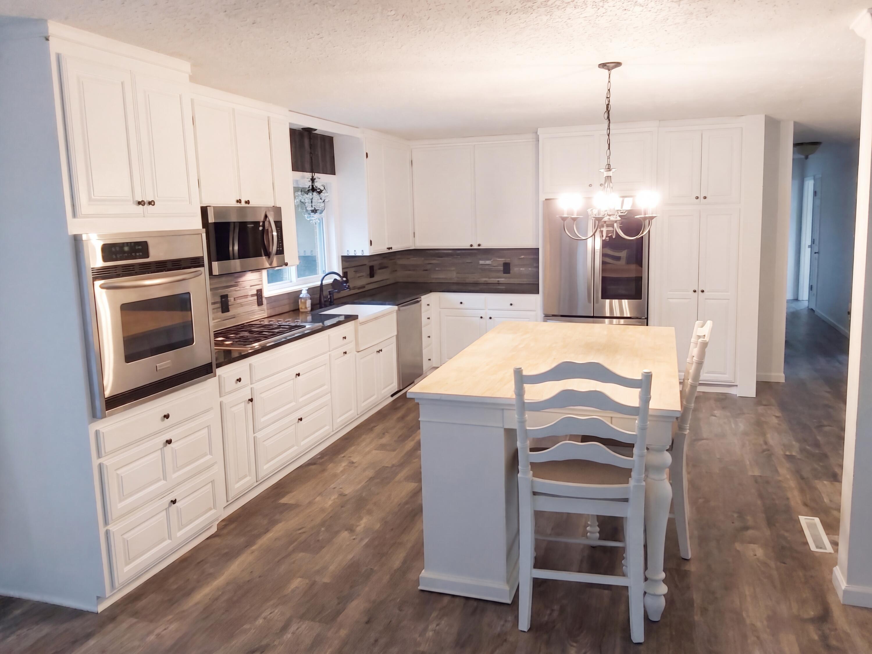 624 Oak Grove Avenue Property Photo 2
