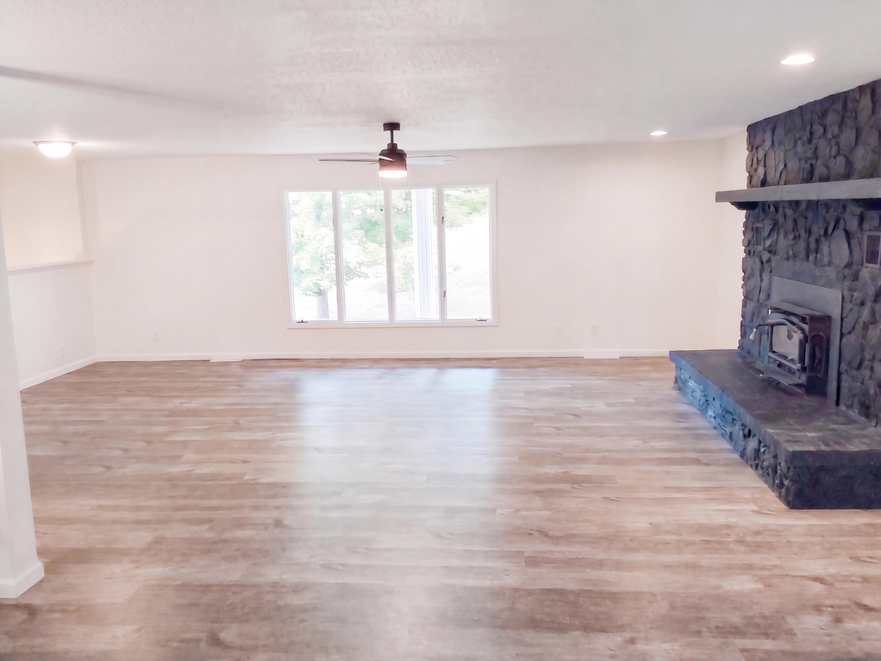 624 Oak Grove Avenue Property Photo 3