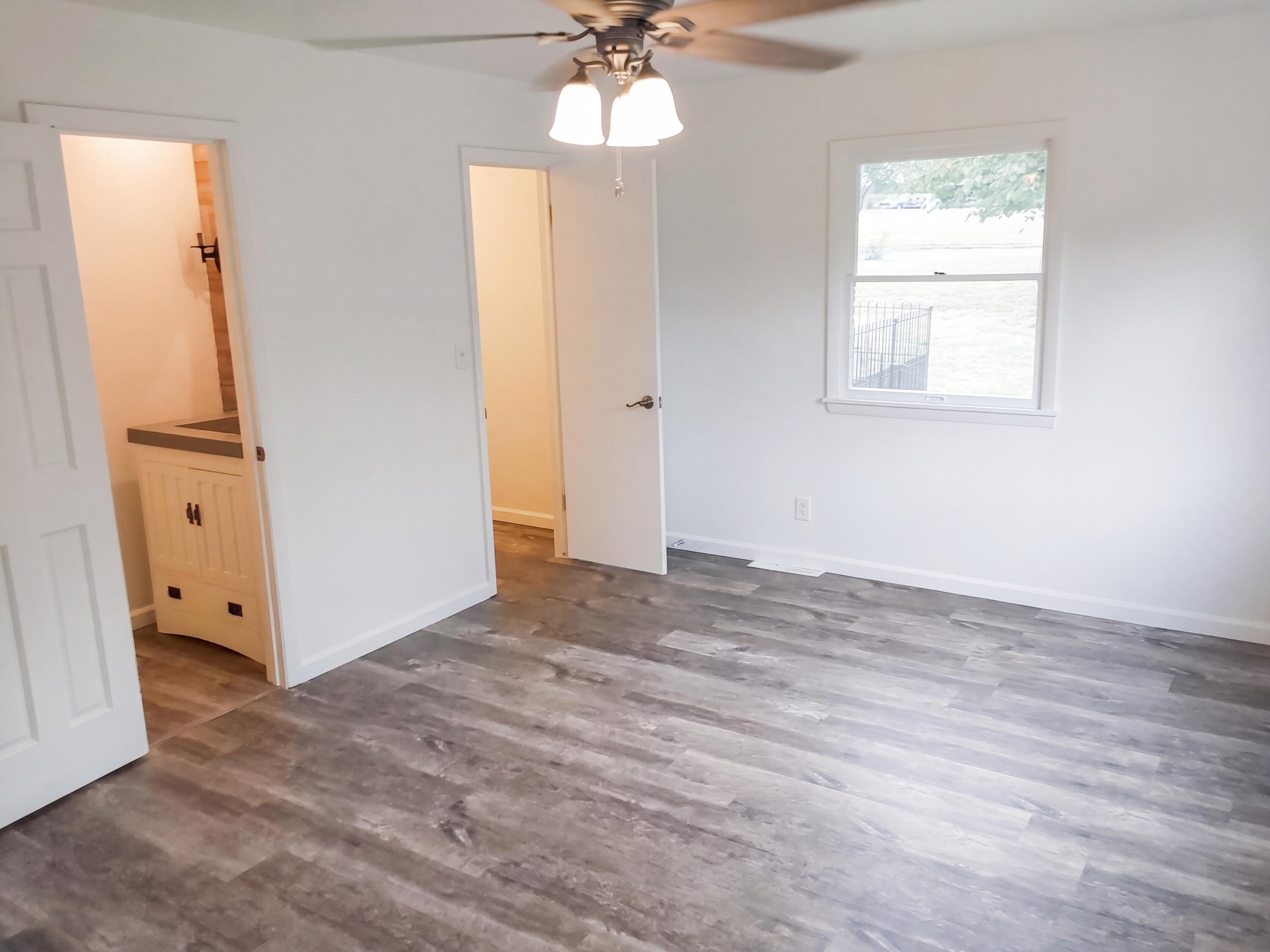 624 Oak Grove Avenue Property Photo 4
