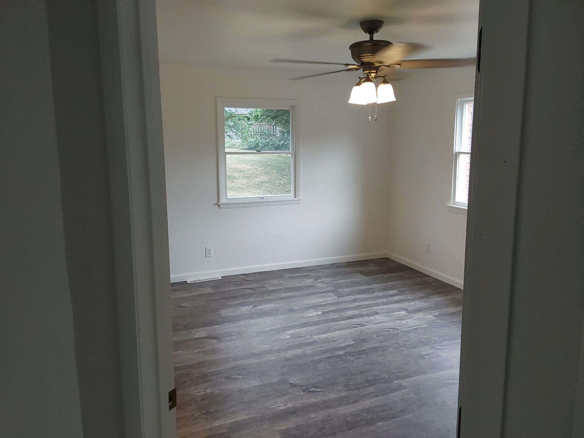 624 Oak Grove Avenue Property Photo 10