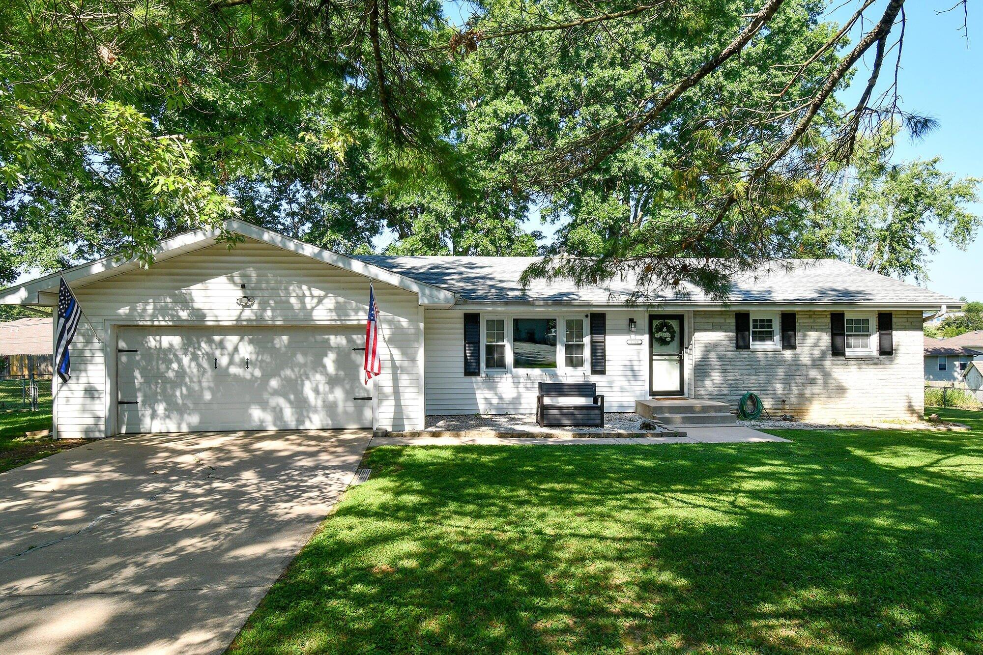 1709 South 11th Avenue Property Photo 1
