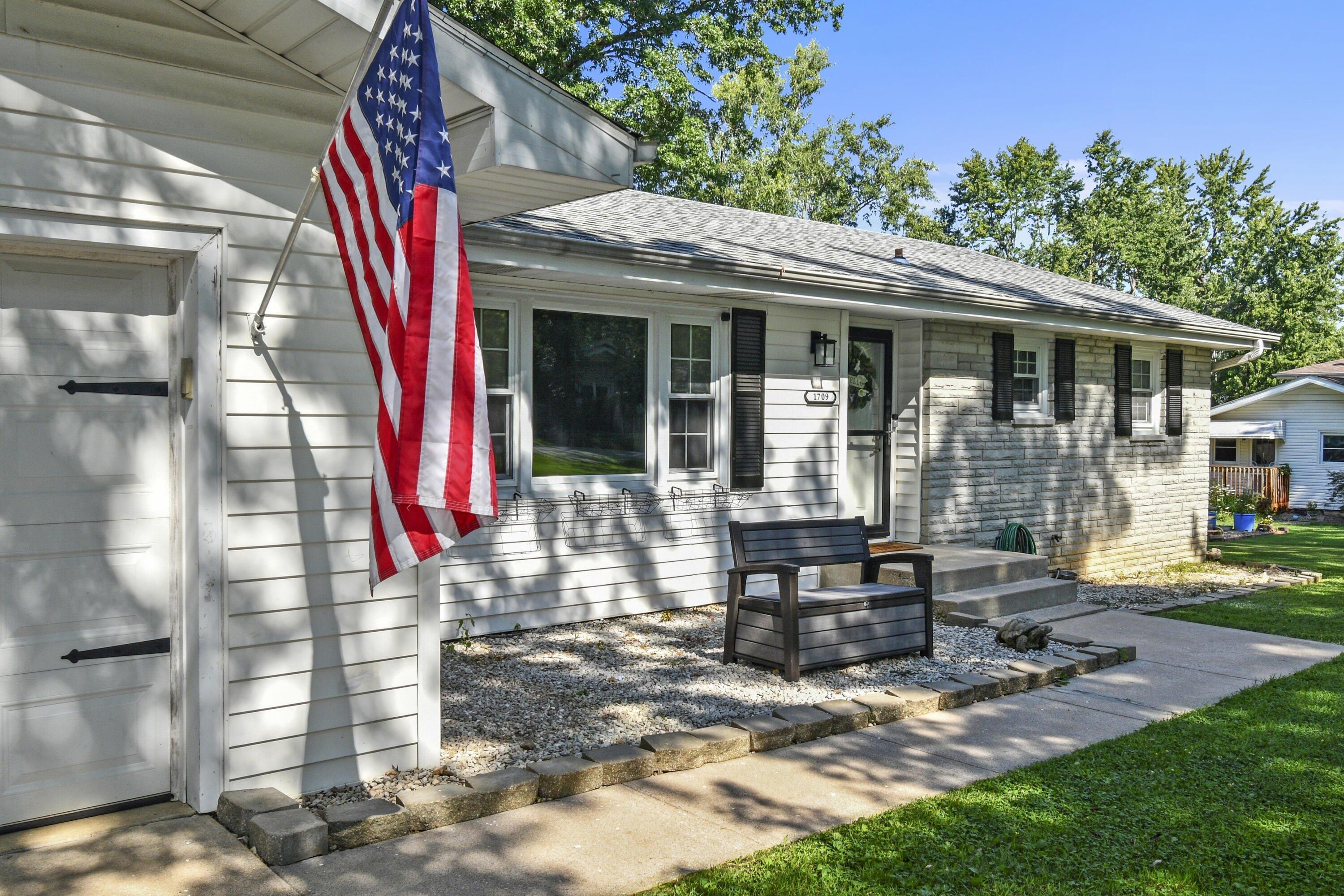 1709 South 11th Avenue Property Photo 3