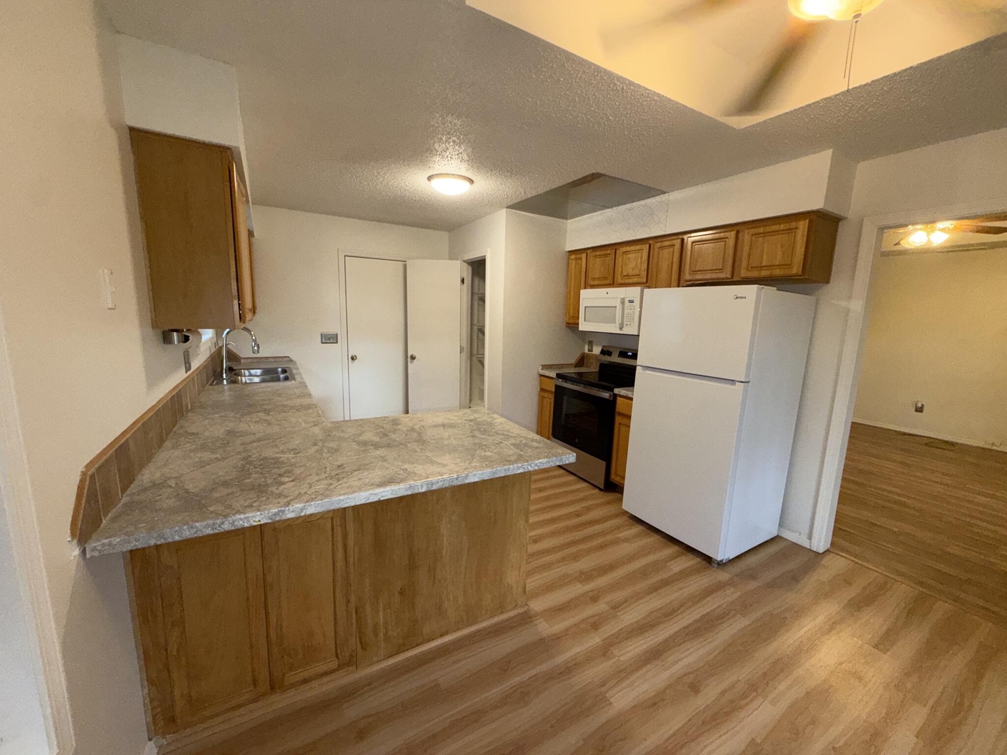 3372 South Western Avenue Property Photo 6