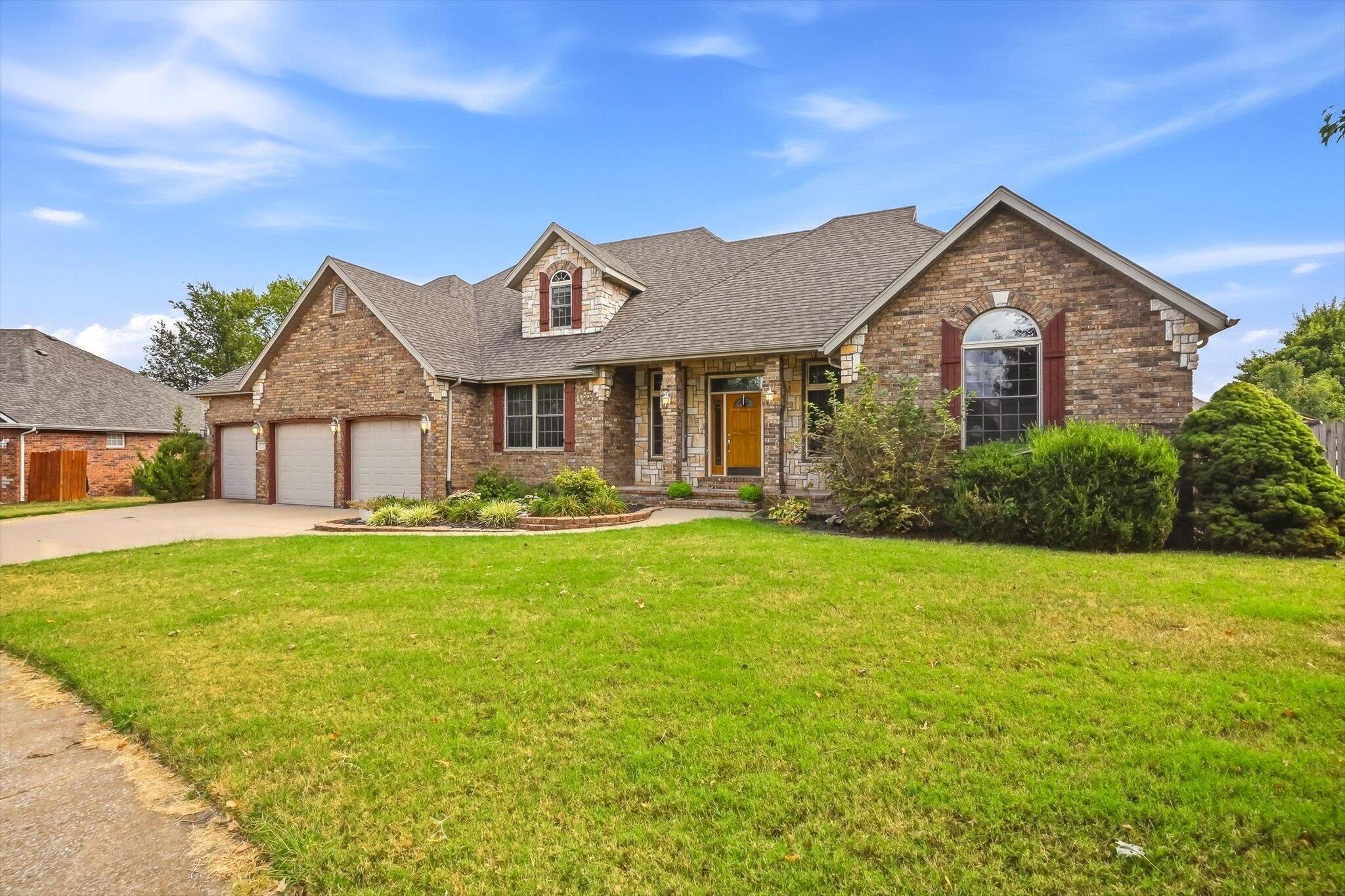1002 East Rachael Drive Property Photo 1