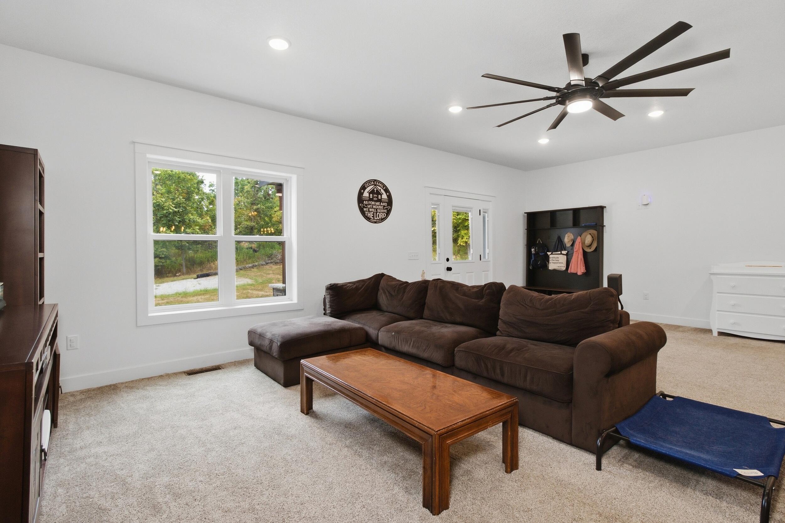 6094 Private Road 1606 Property Photo 7