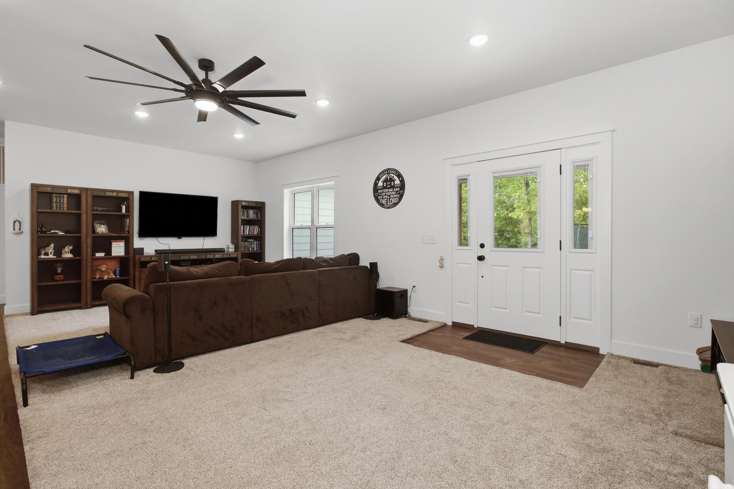 6094 Private Road 1606 Property Photo 7