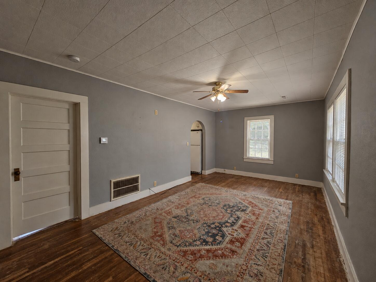 404 South Walnut Street Property Photo 3