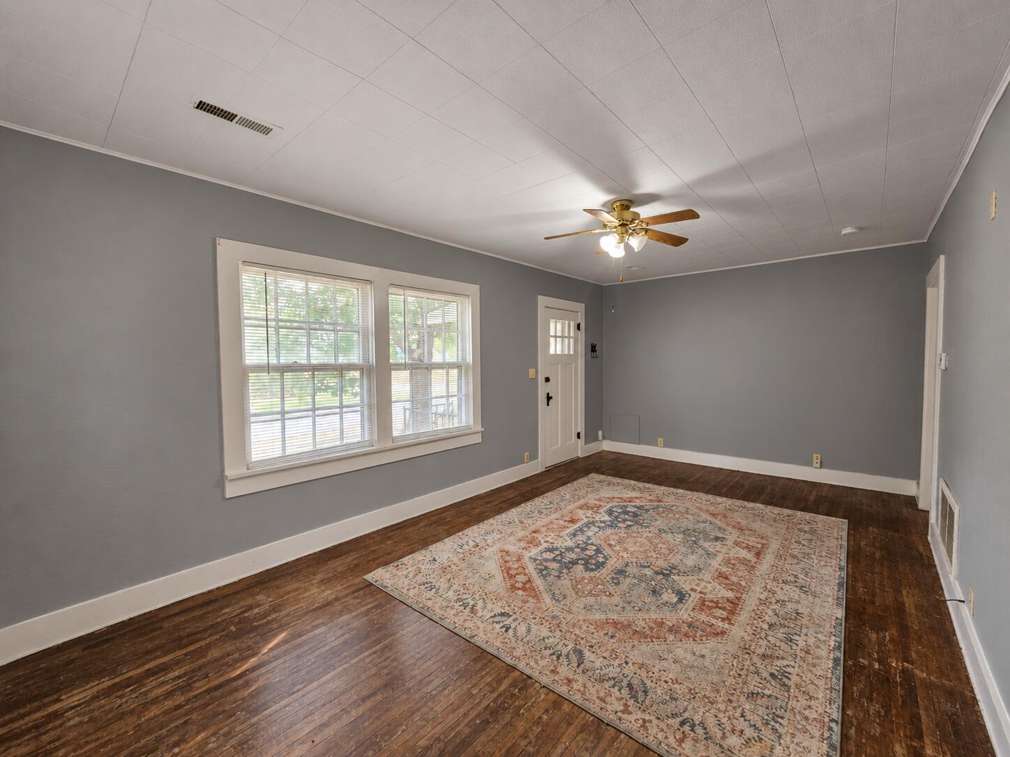 404 South Walnut Street Property Photo 4