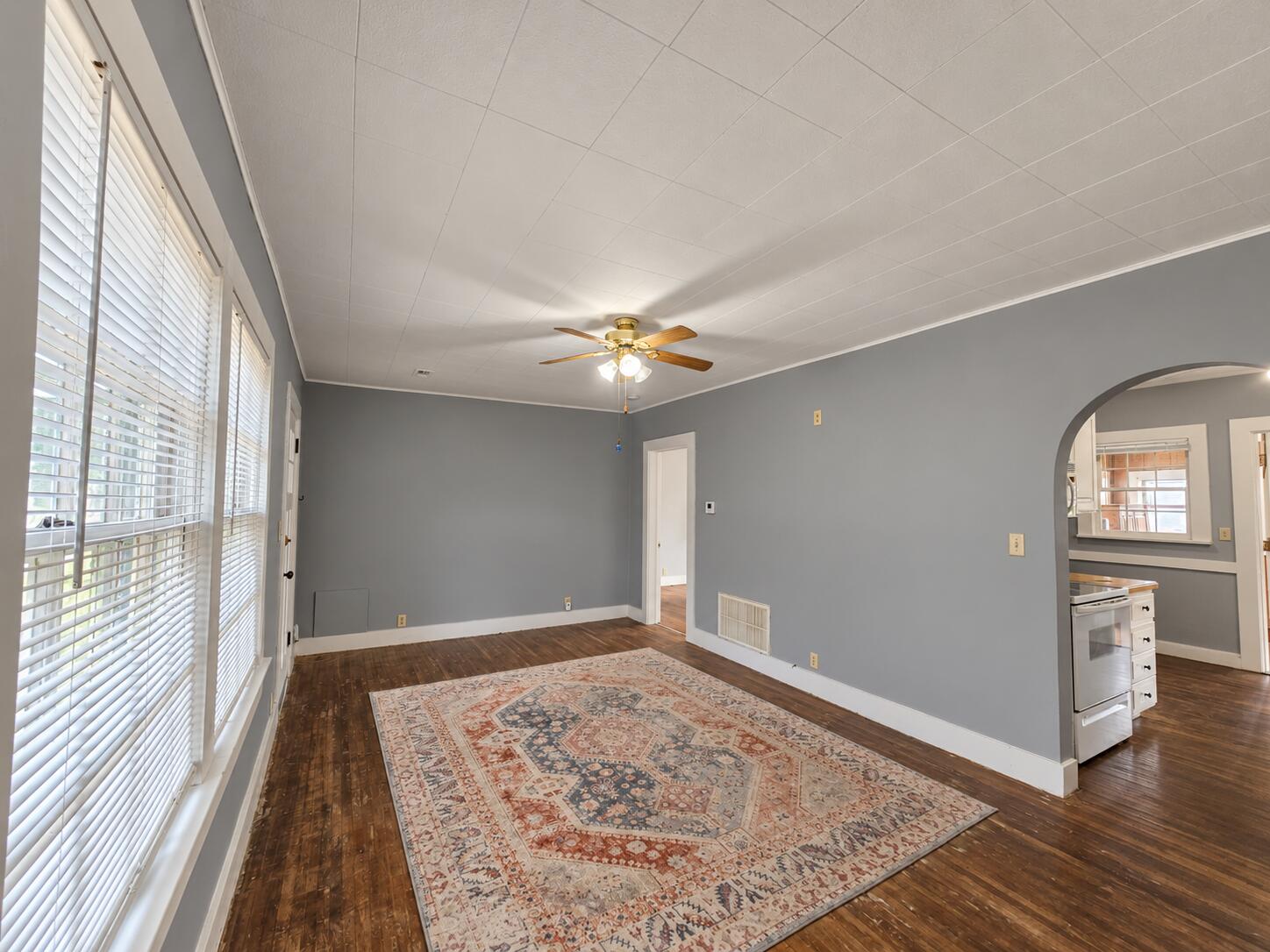 404 South Walnut Street Property Photo 5