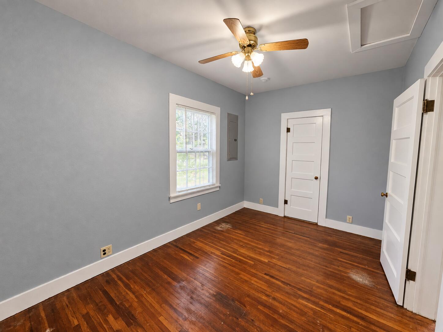 404 South Walnut Street Property Photo 12