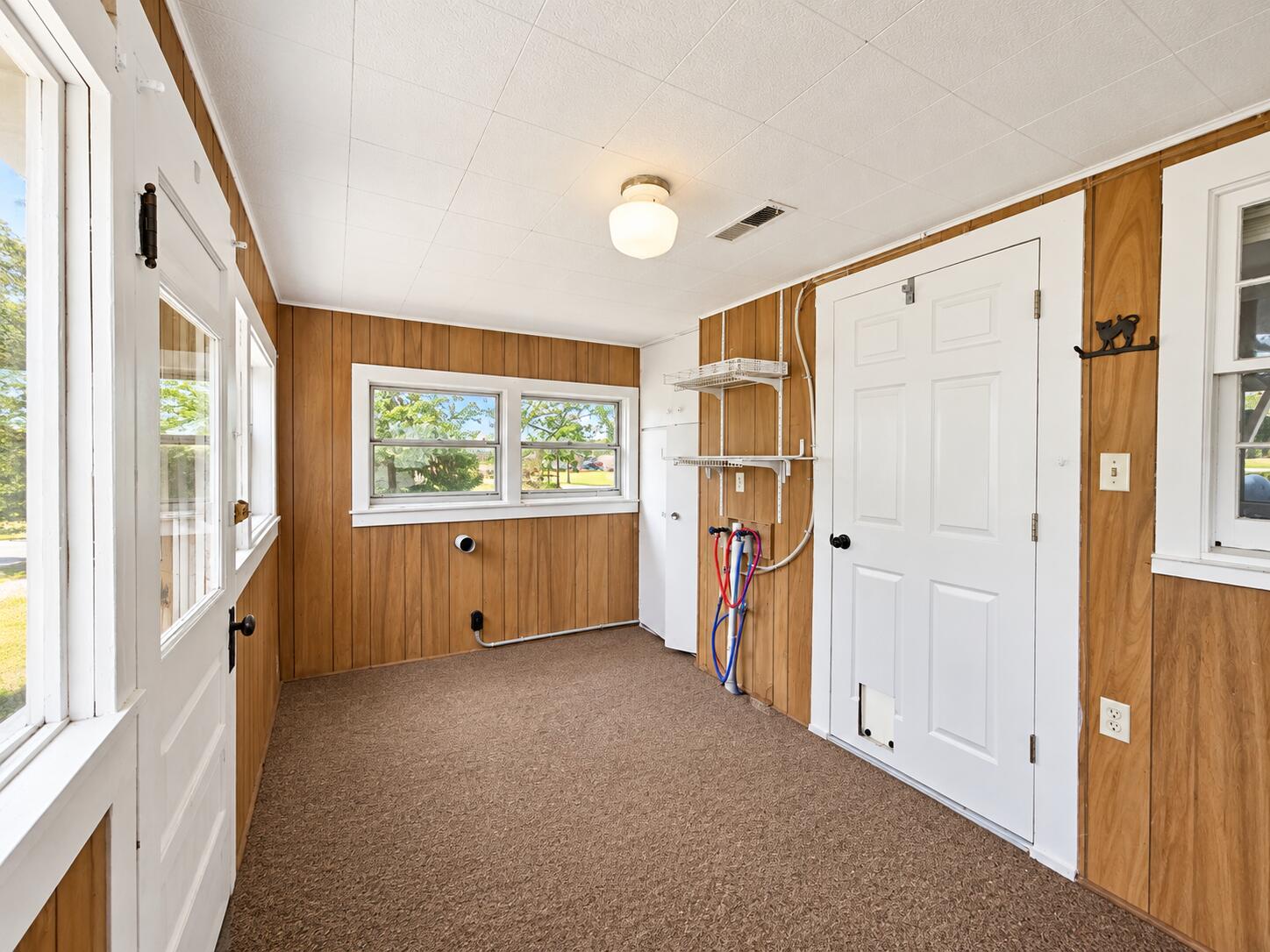 404 South Walnut Street Property Photo 16