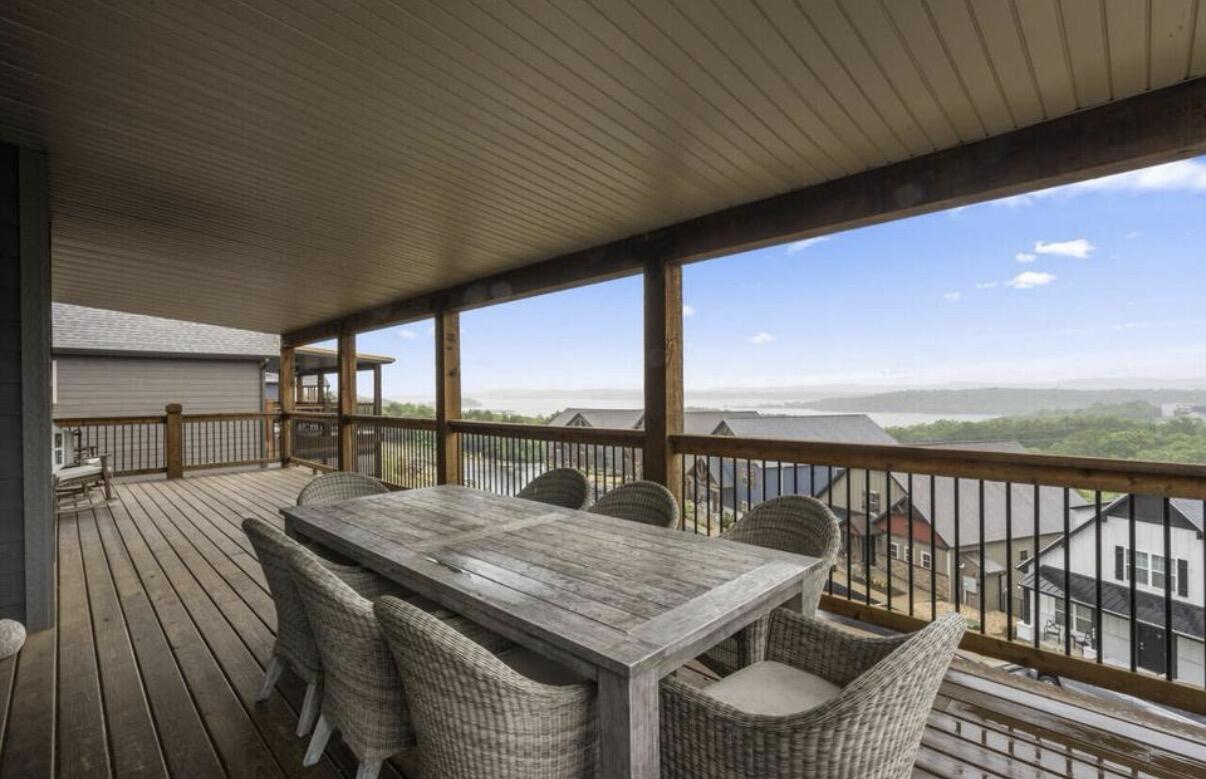 270 Chateau Cove Drive Property Photo 4