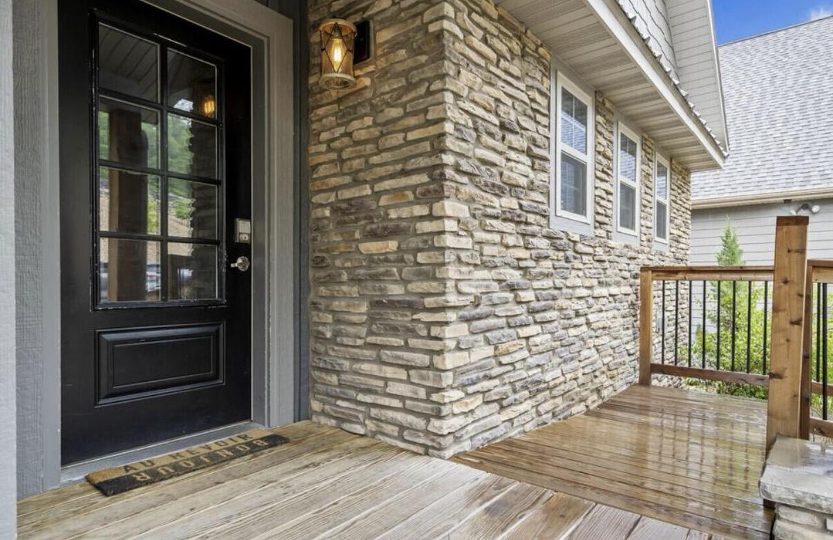 270 Chateau Cove Drive Property Photo 6