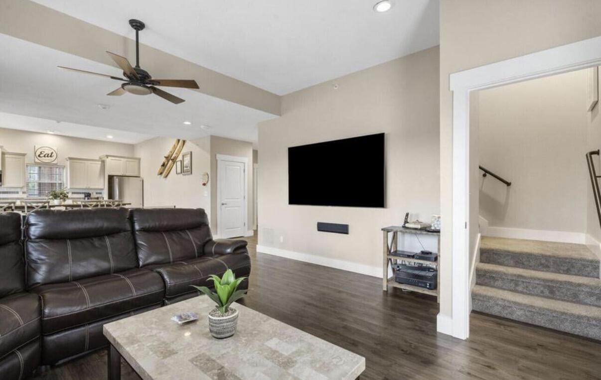 270 Chateau Cove Drive Property Photo 20