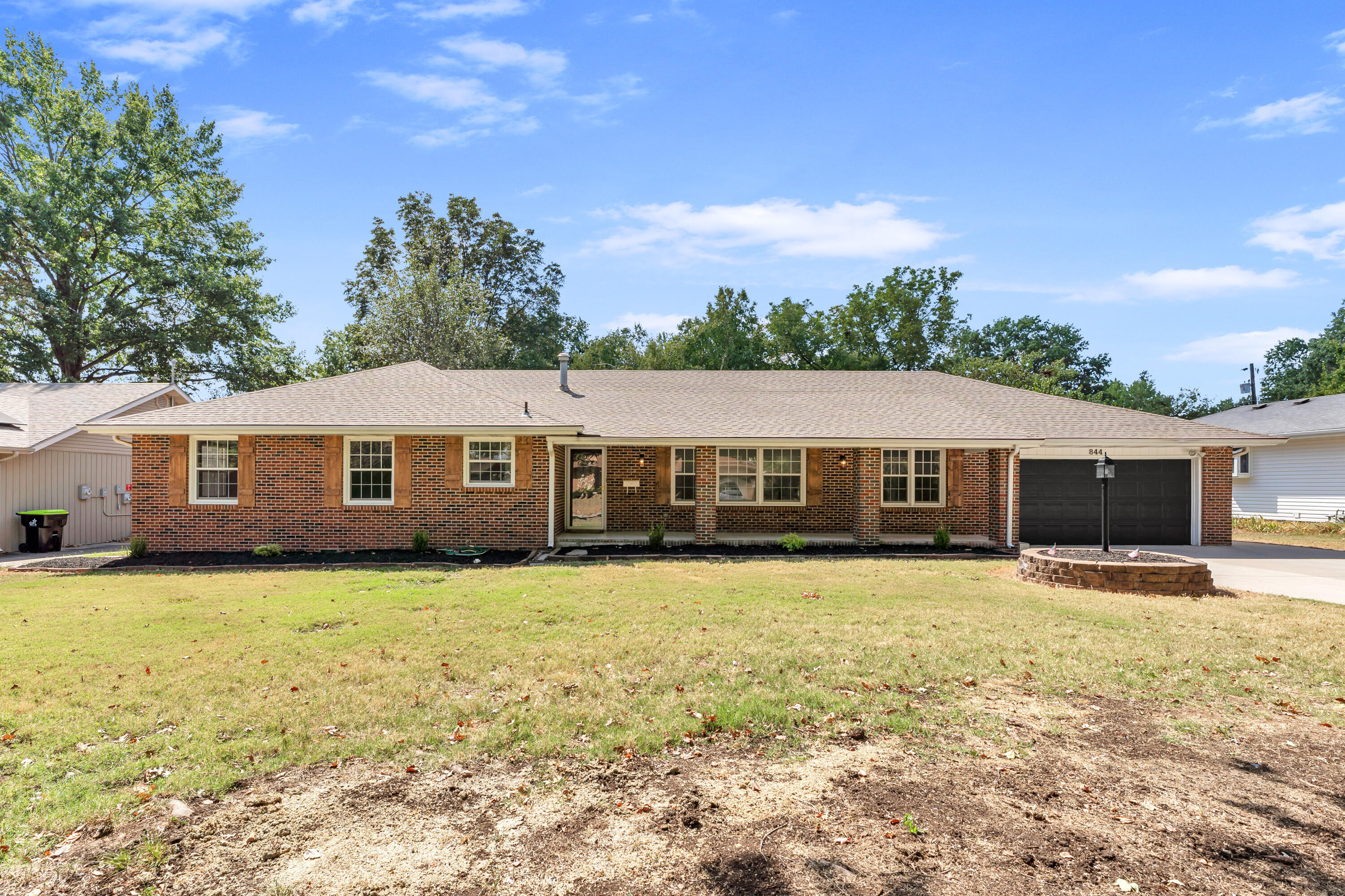 844 West Maplewood Street Property Photo 1