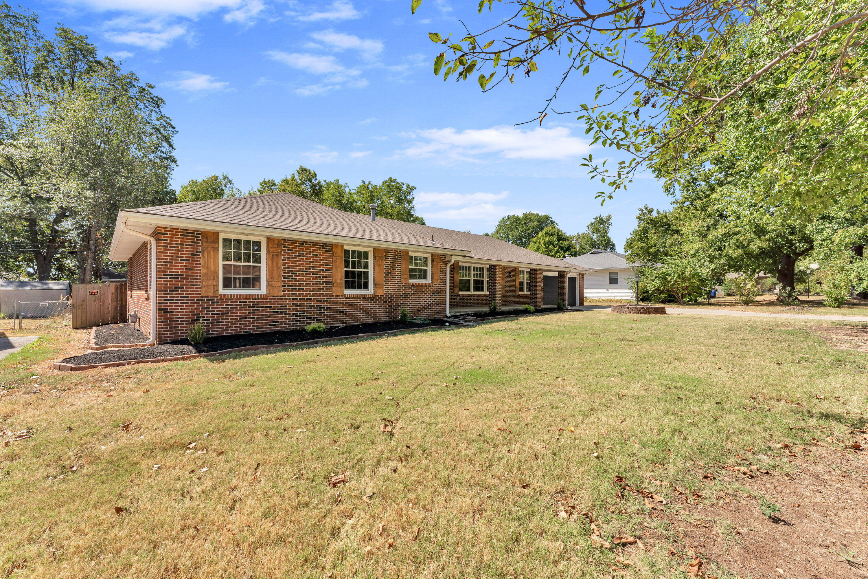 844 West Maplewood Street Property Photo 2