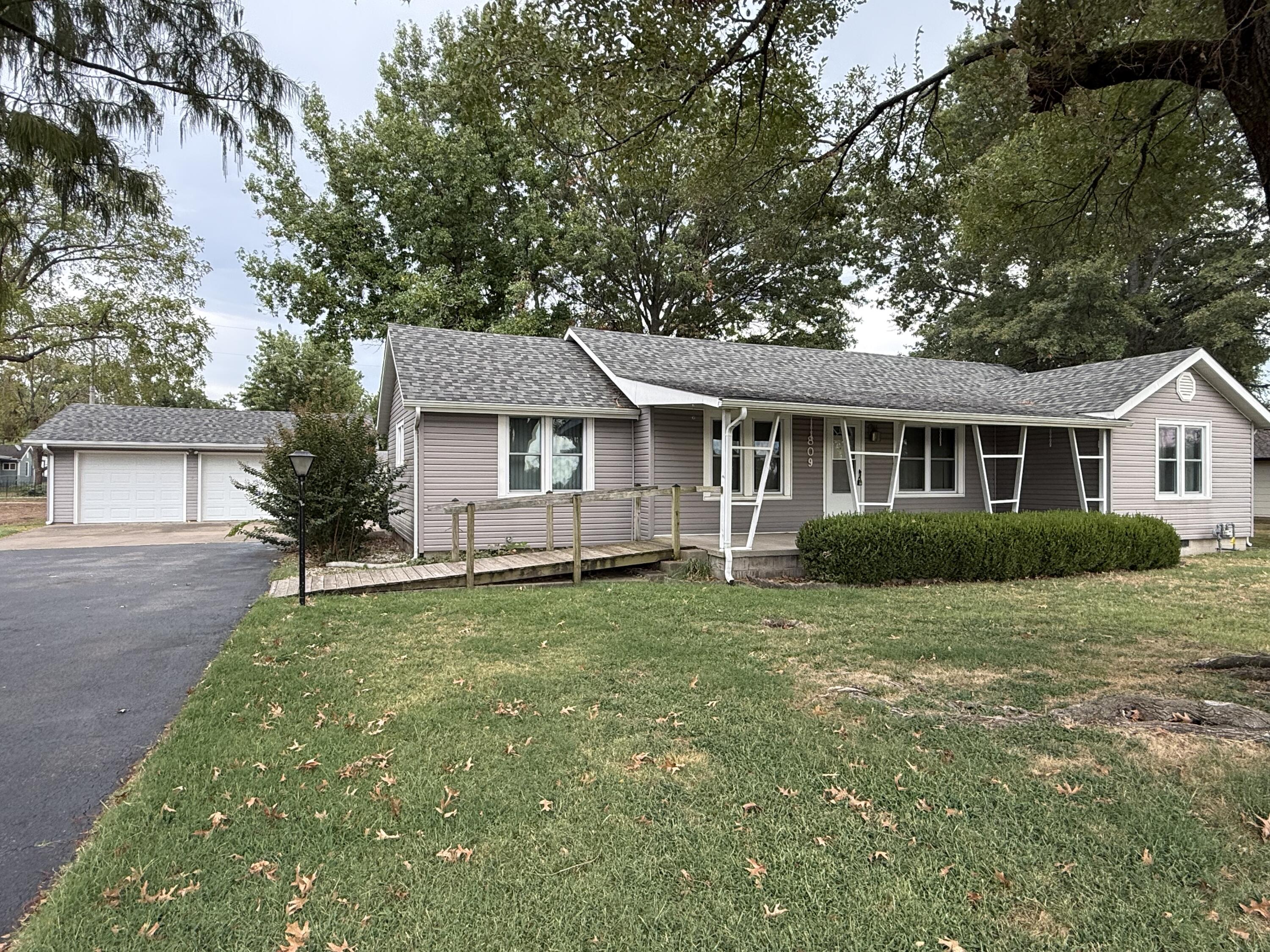 809 Irwin Street Property Photo 1