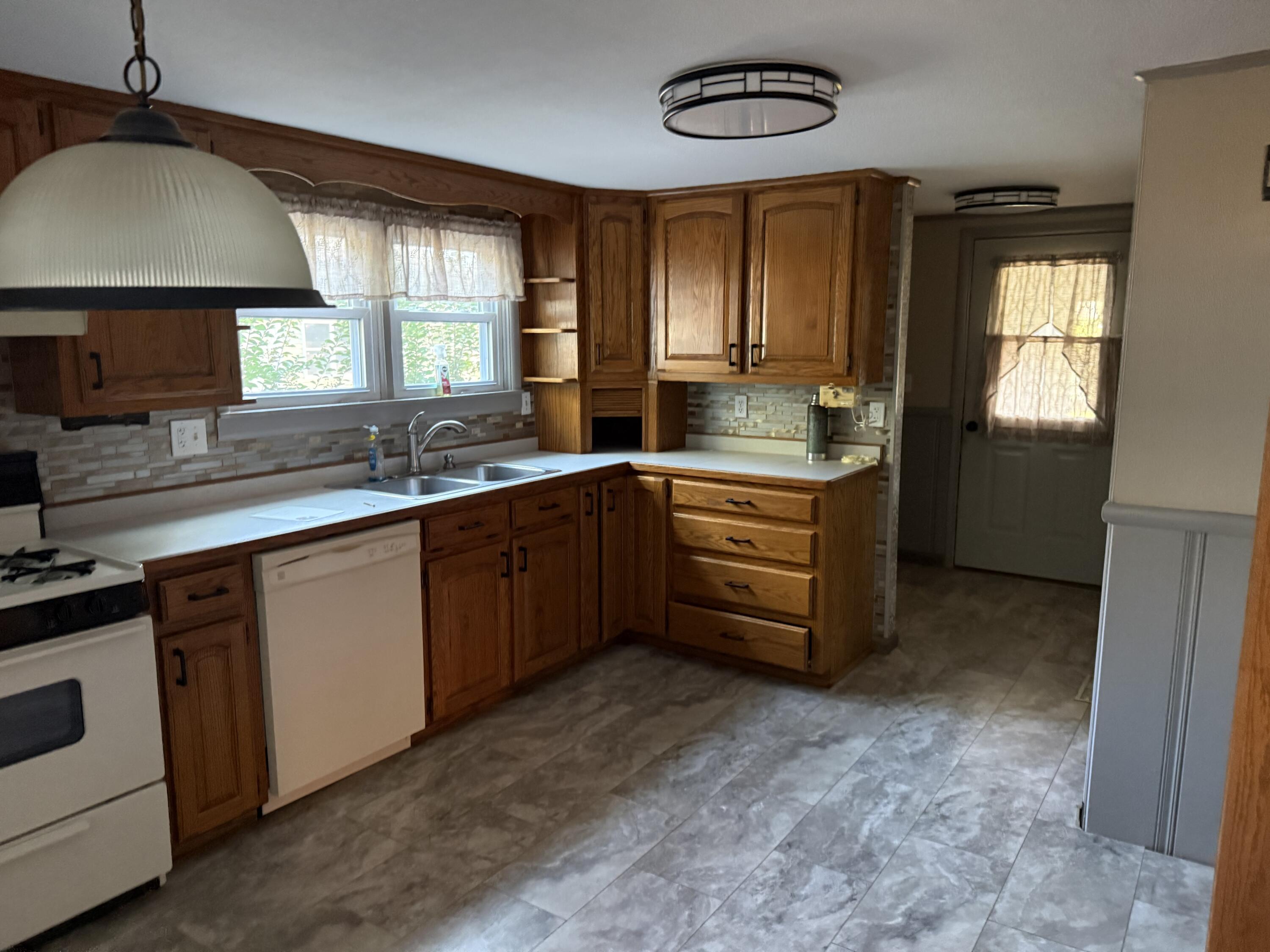 809 Irwin Street Property Photo 14