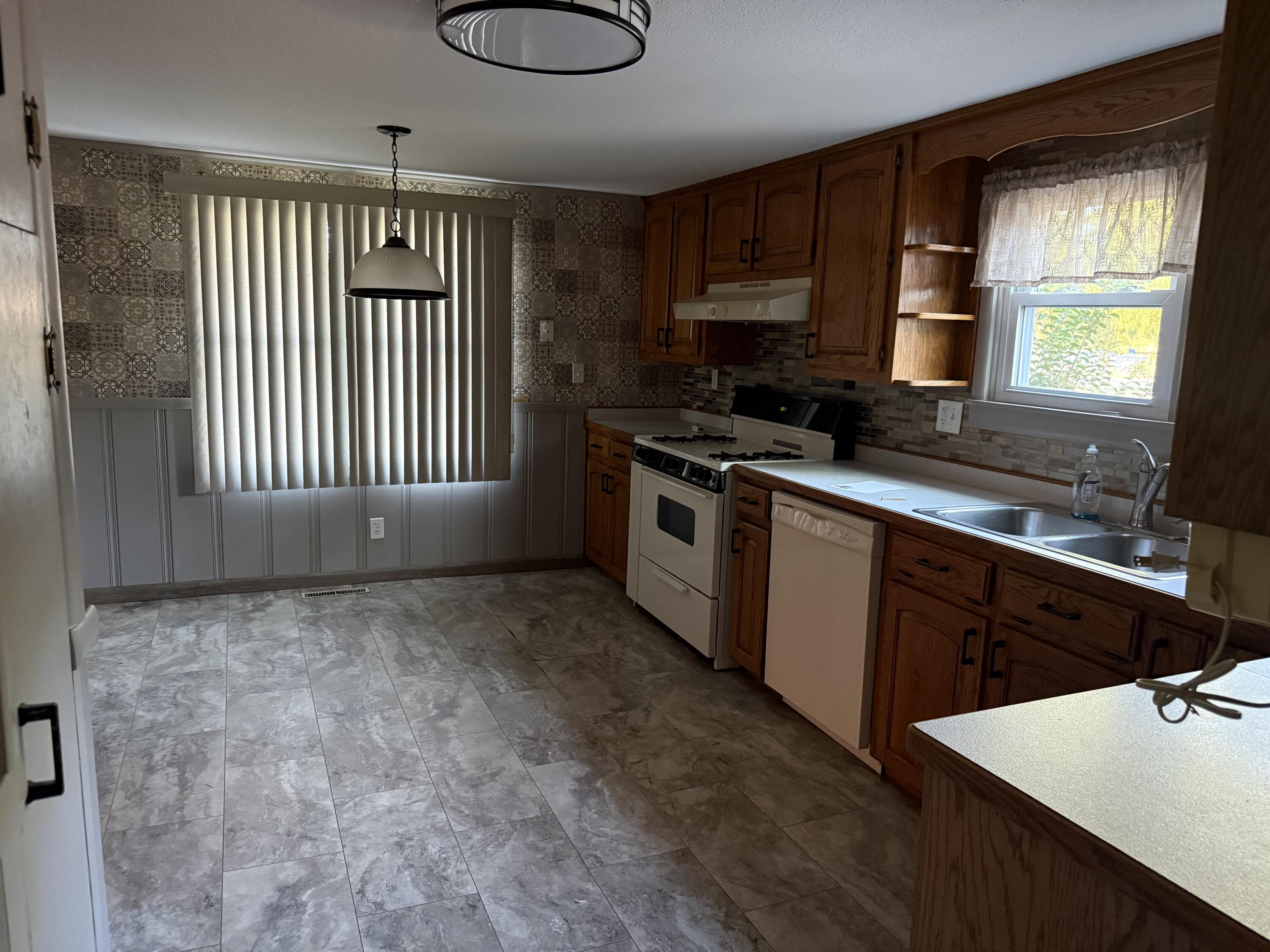 809 Irwin Street Property Photo 16