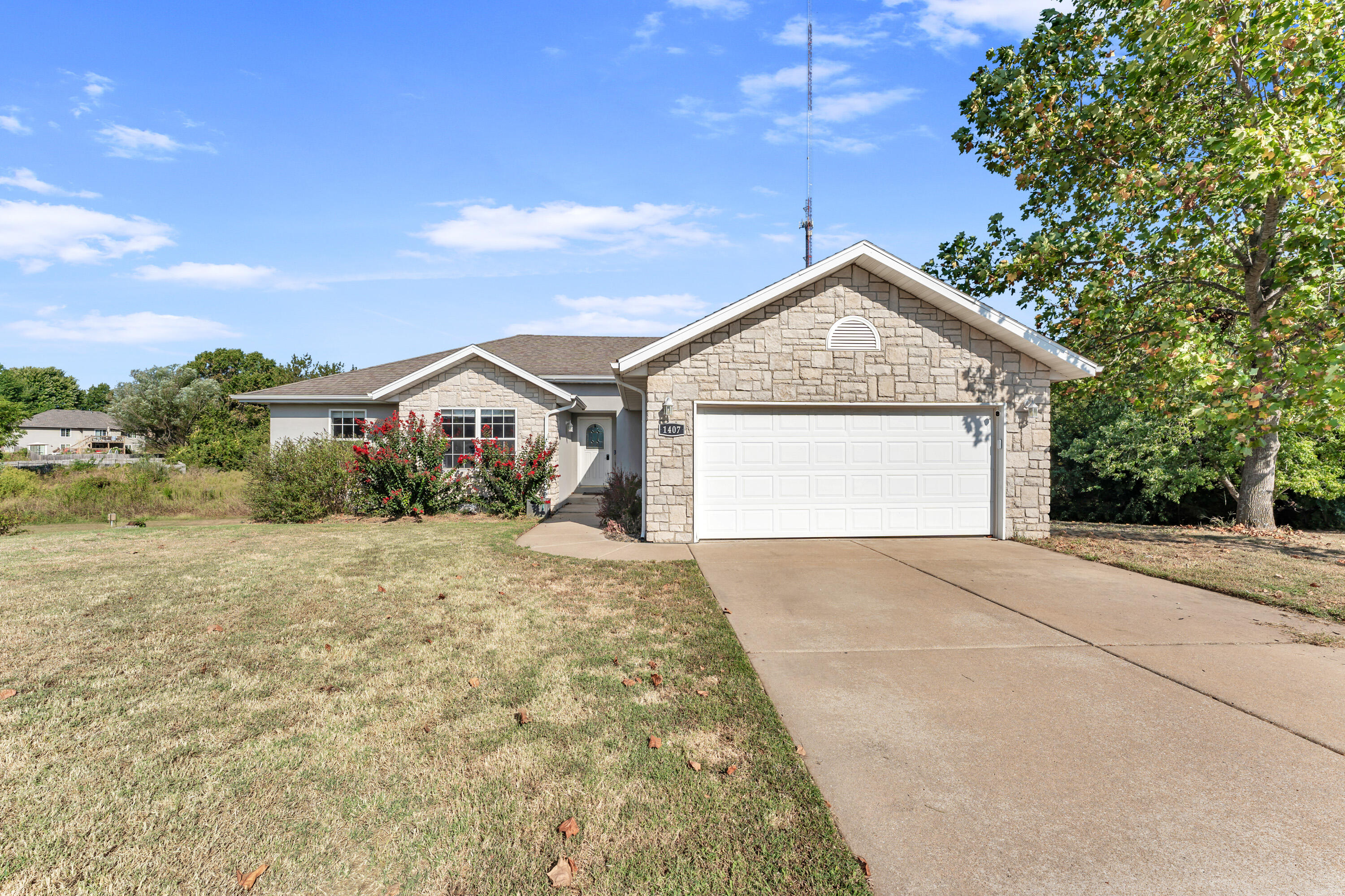 1407 Raspberry Court Property Photo 2