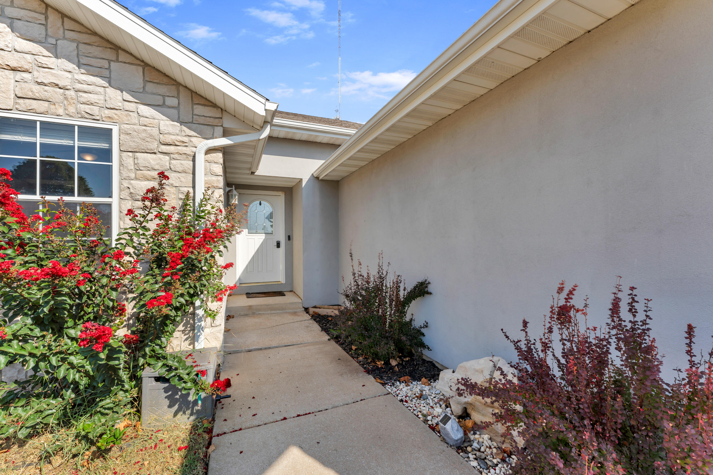 1407 Raspberry Court Property Photo 3
