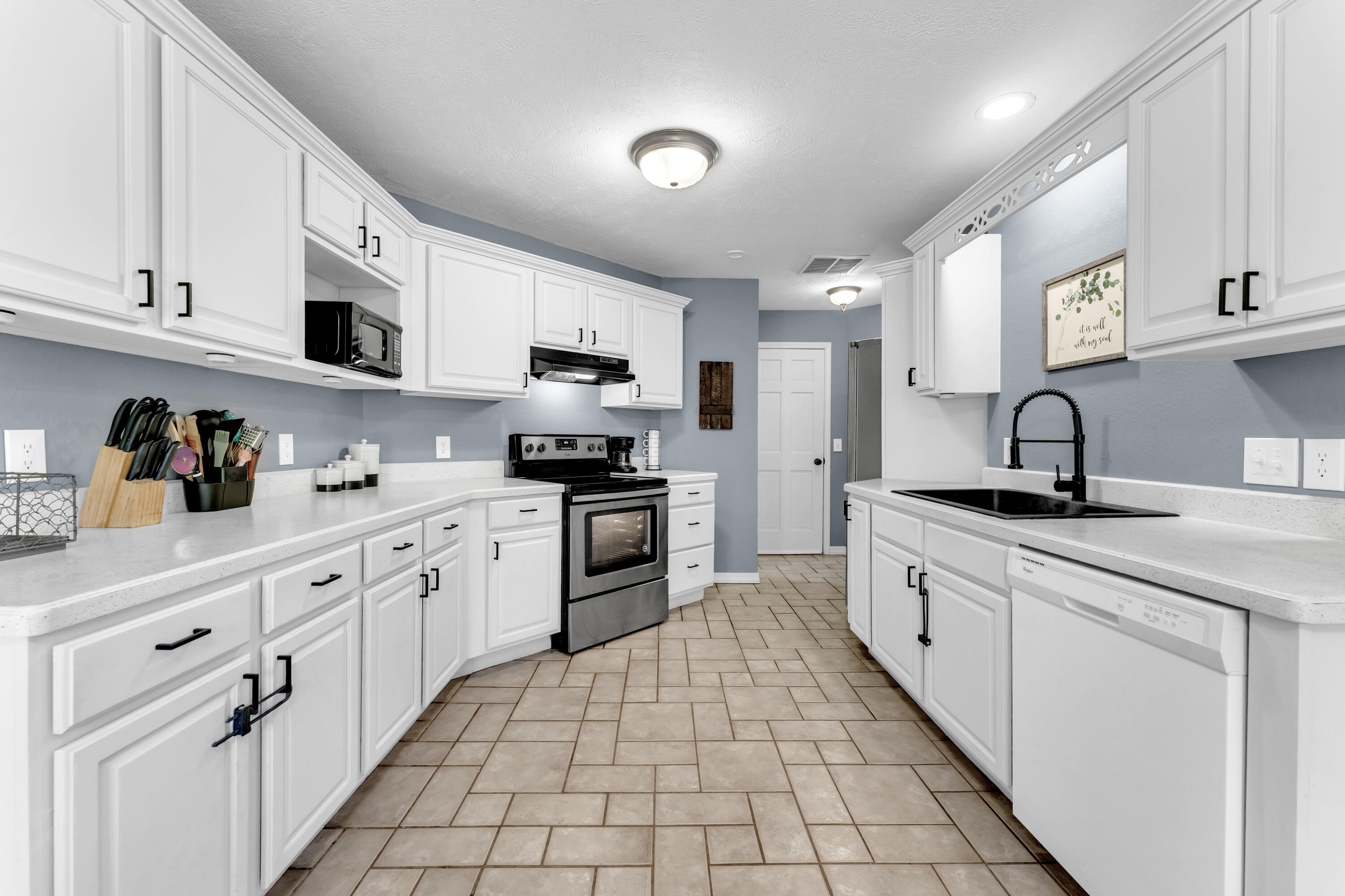 1407 Raspberry Court Property Photo 12
