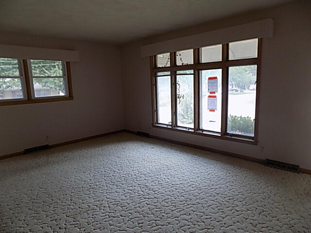 606 East Wayland Street Property Photo 3