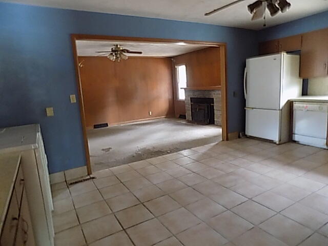606 East Wayland Street Property Photo 4