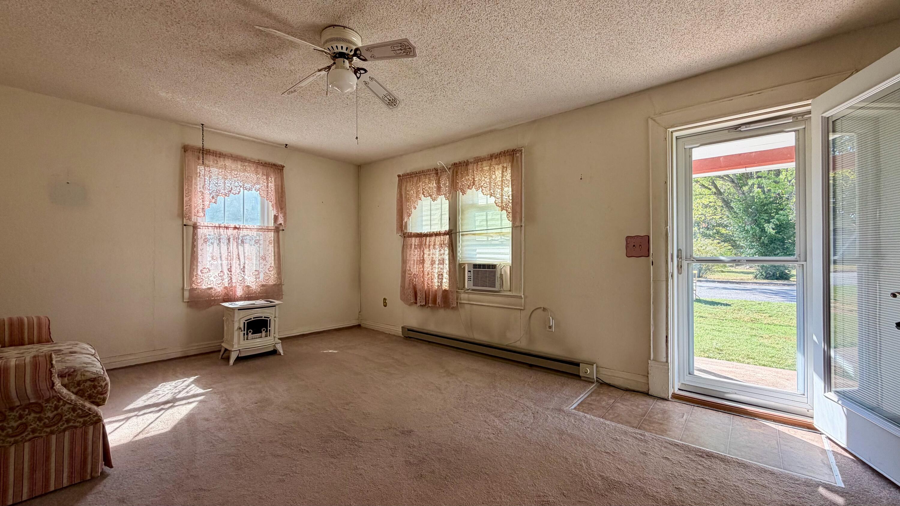 323 East Summit Street Property Photo 5