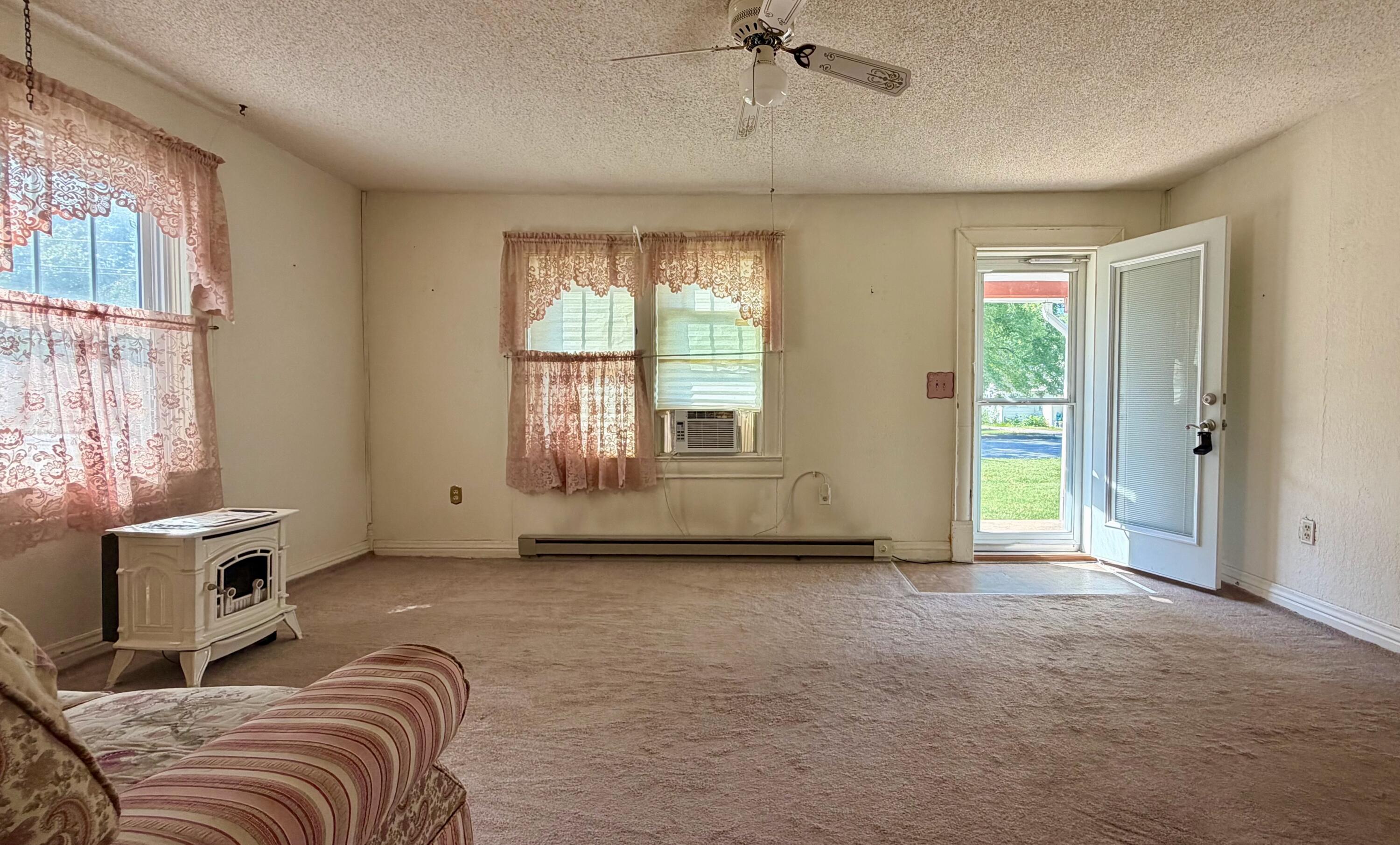 323 East Summit Street Property Photo 6
