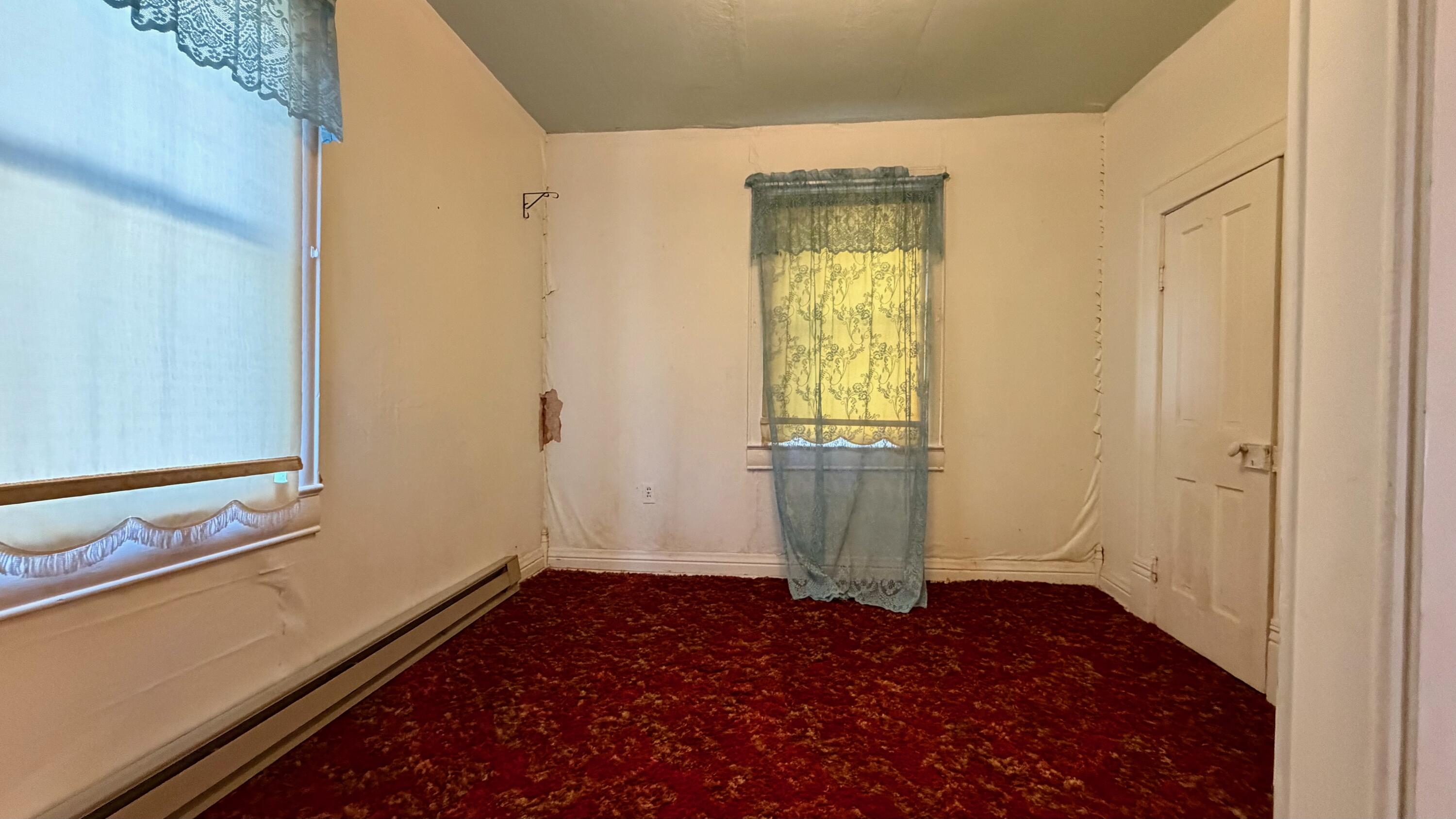 323 East Summit Street Property Photo 9