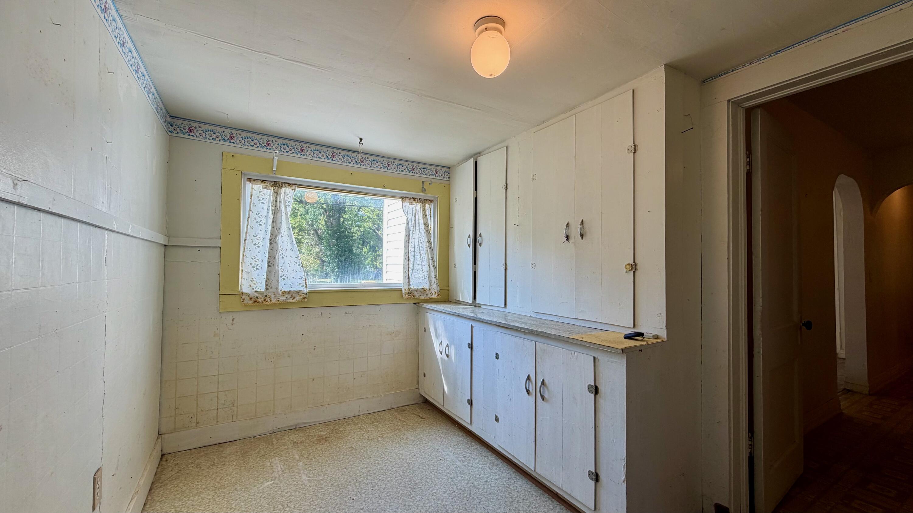 323 East Summit Street Property Photo 13