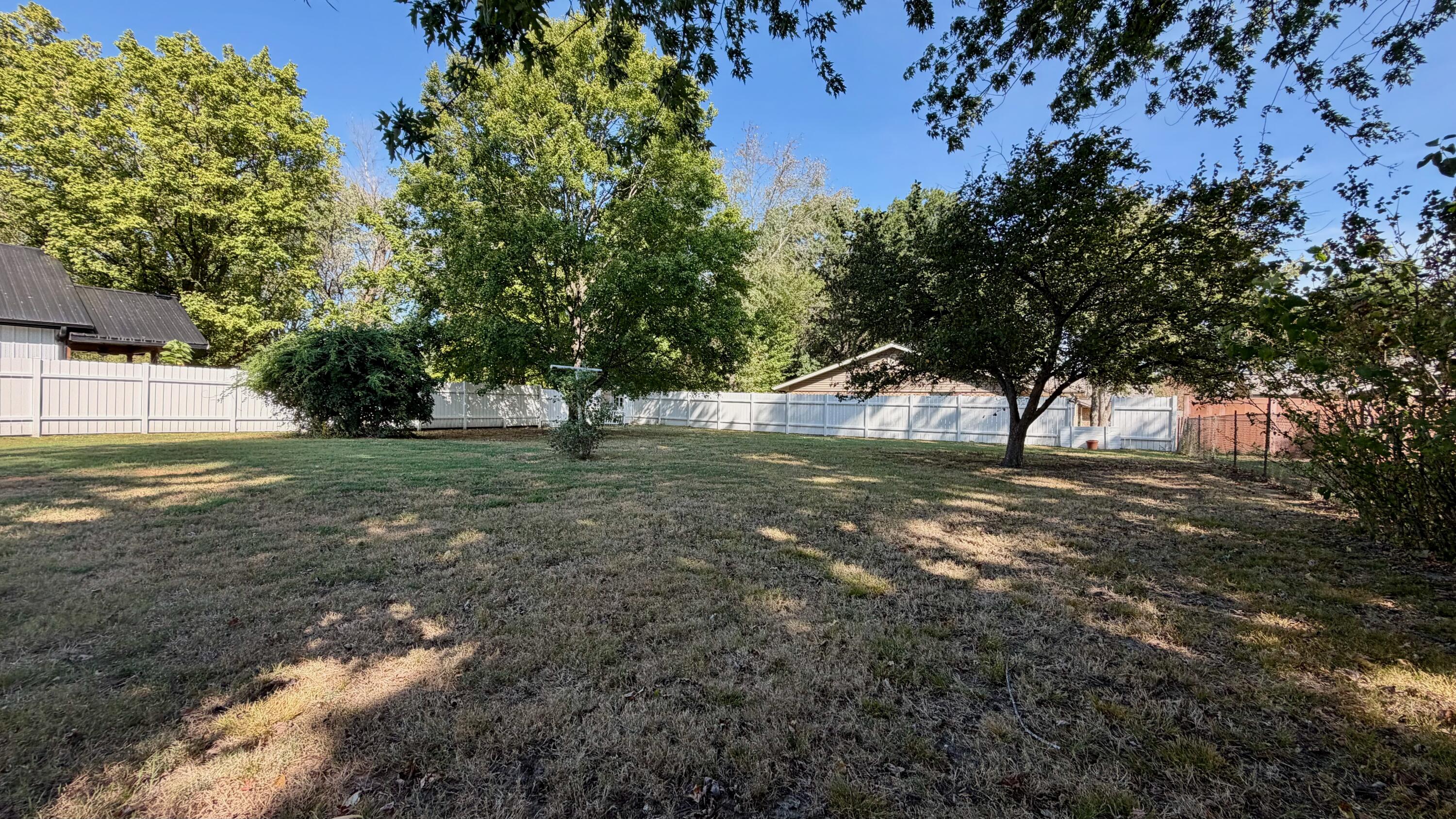 323 East Summit Street Property Photo 16