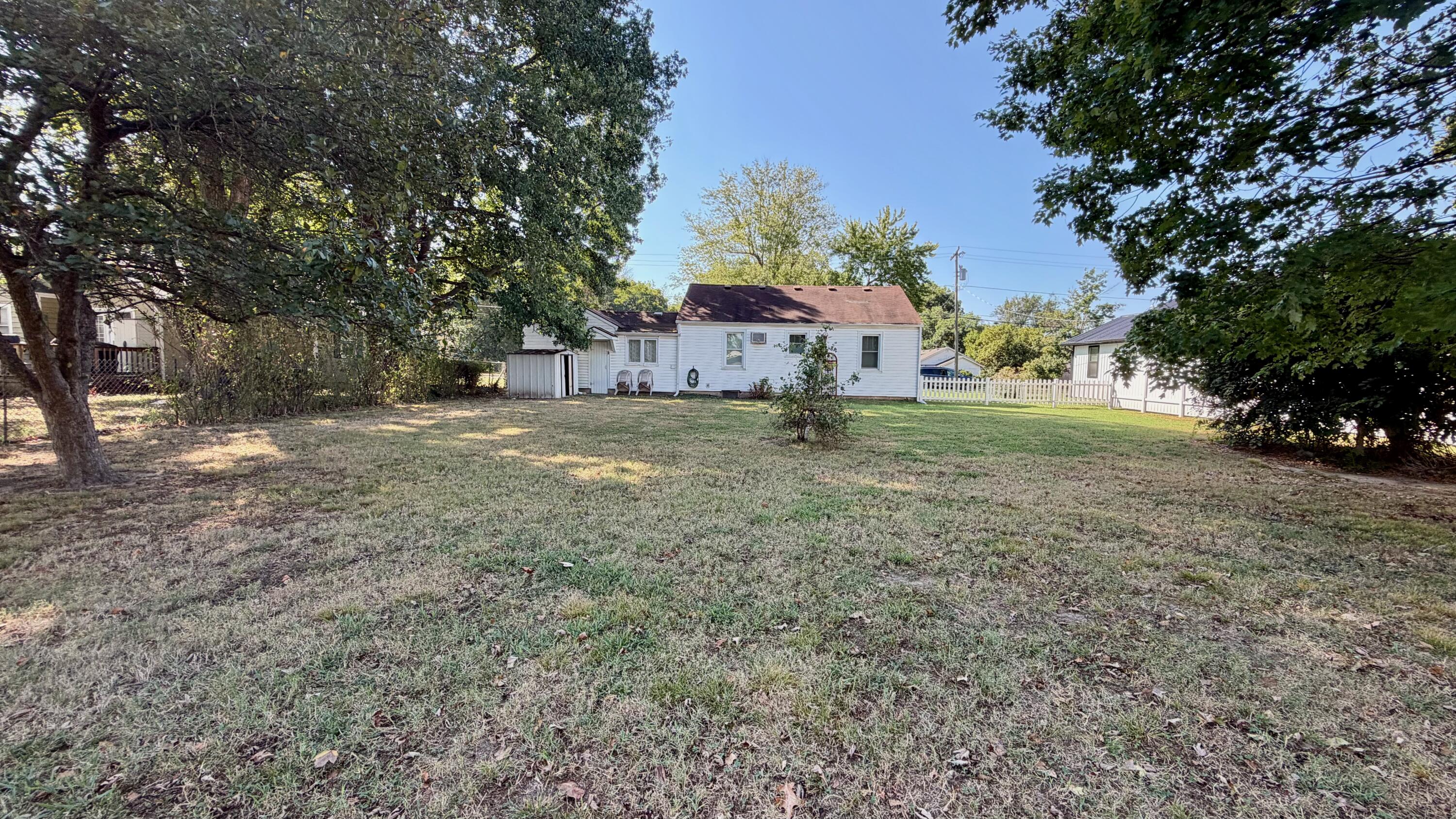 323 East Summit Street Property Photo 17