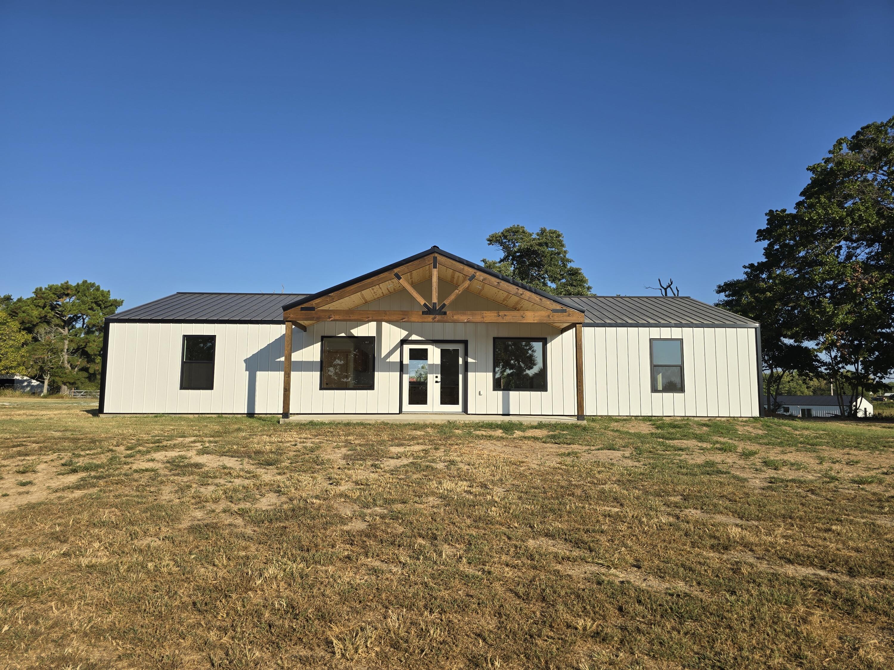 4513 State Road North Property Photo 2