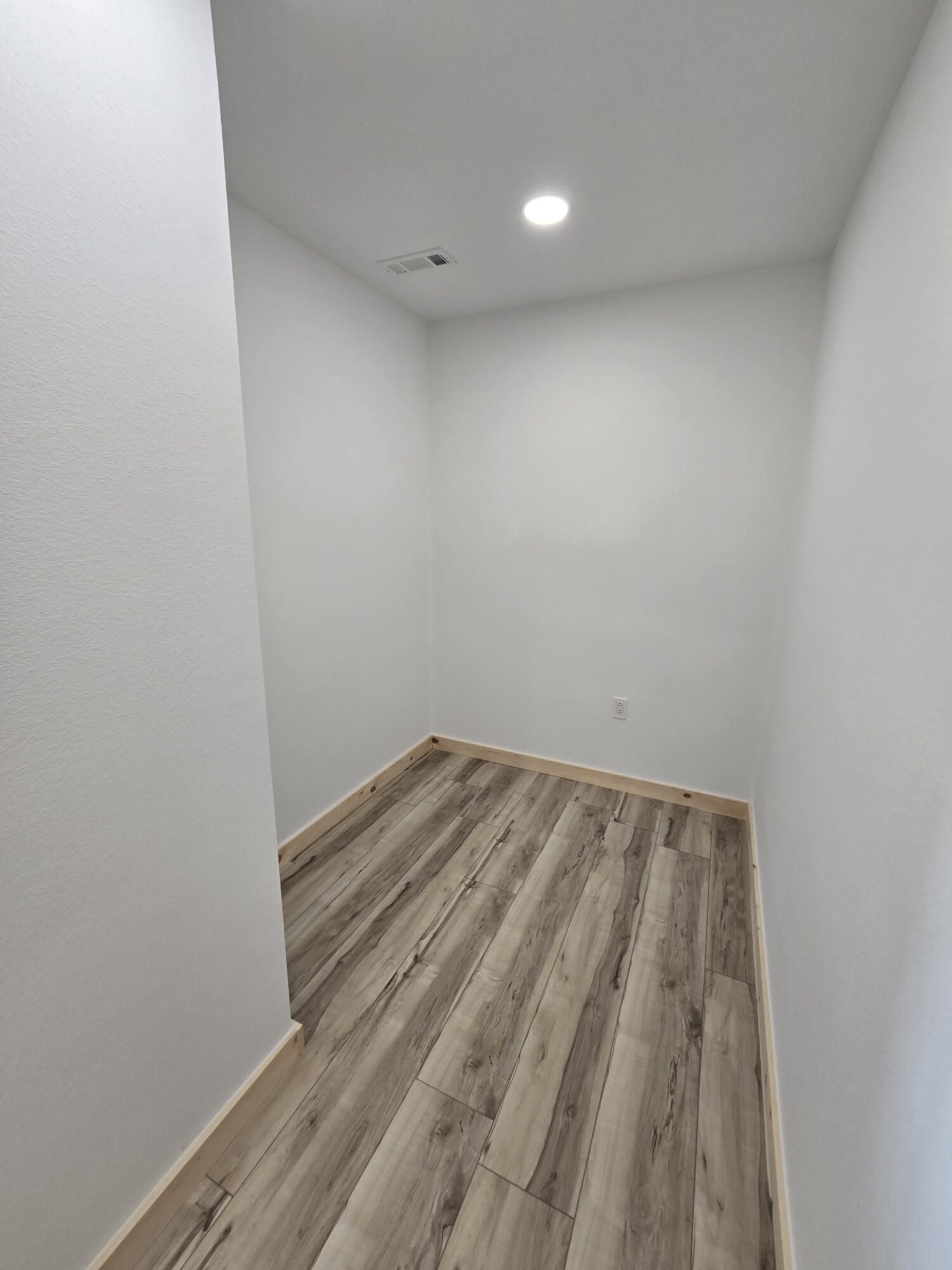 4513 State Road North Property Photo 9